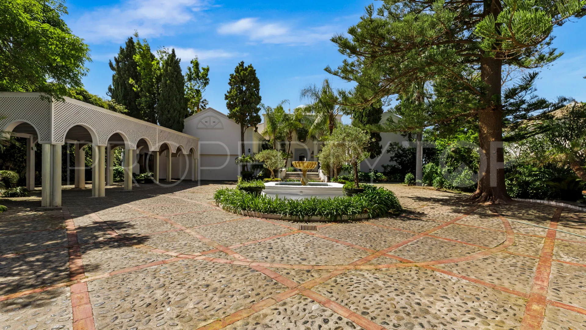 Guadalmina Baja, villa en venta con 7 dormitorios