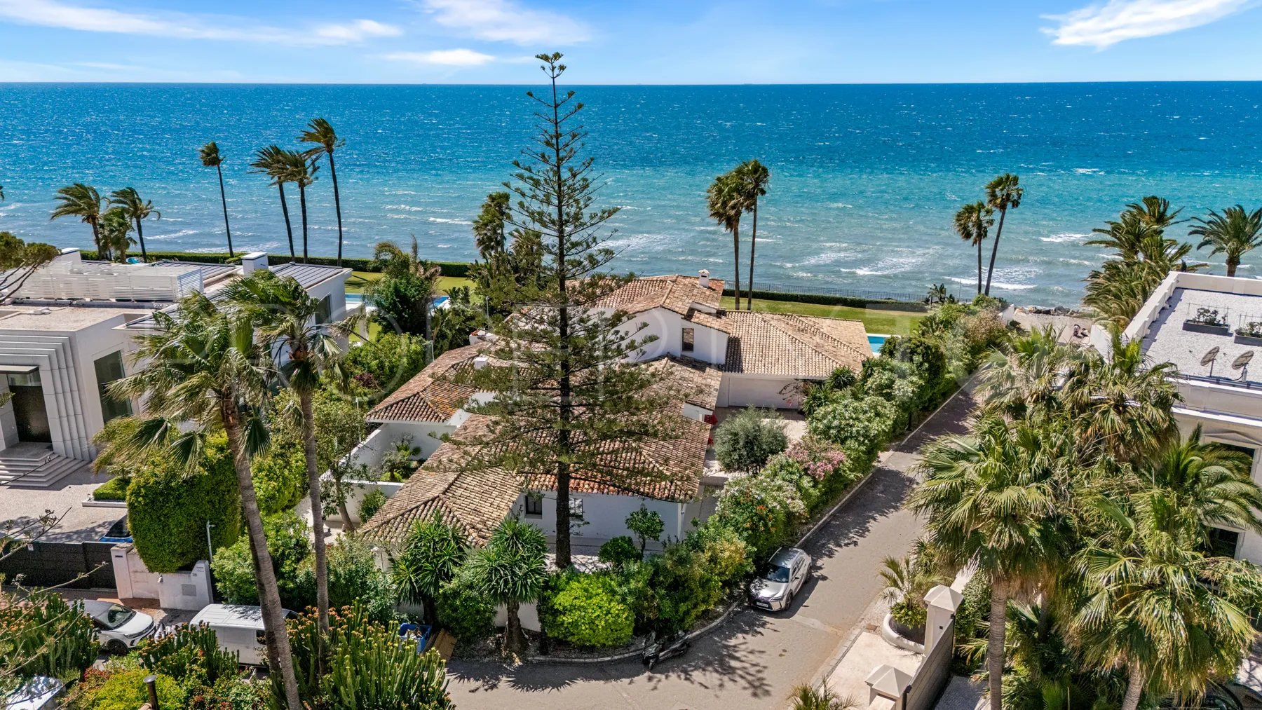 Comprar villa en Guadalmina Baja con 9 dormitorios