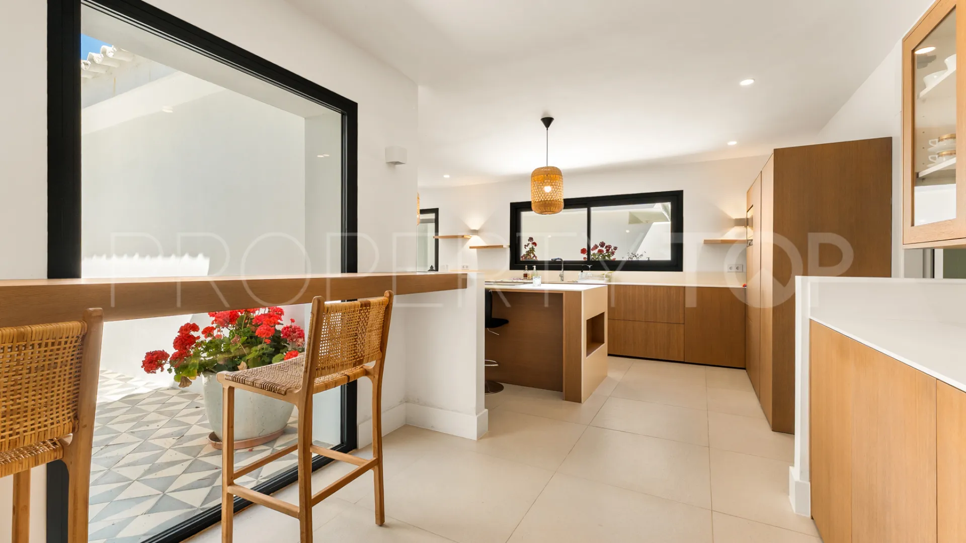 Comprar villa en Guadalmina Baja con 9 dormitorios