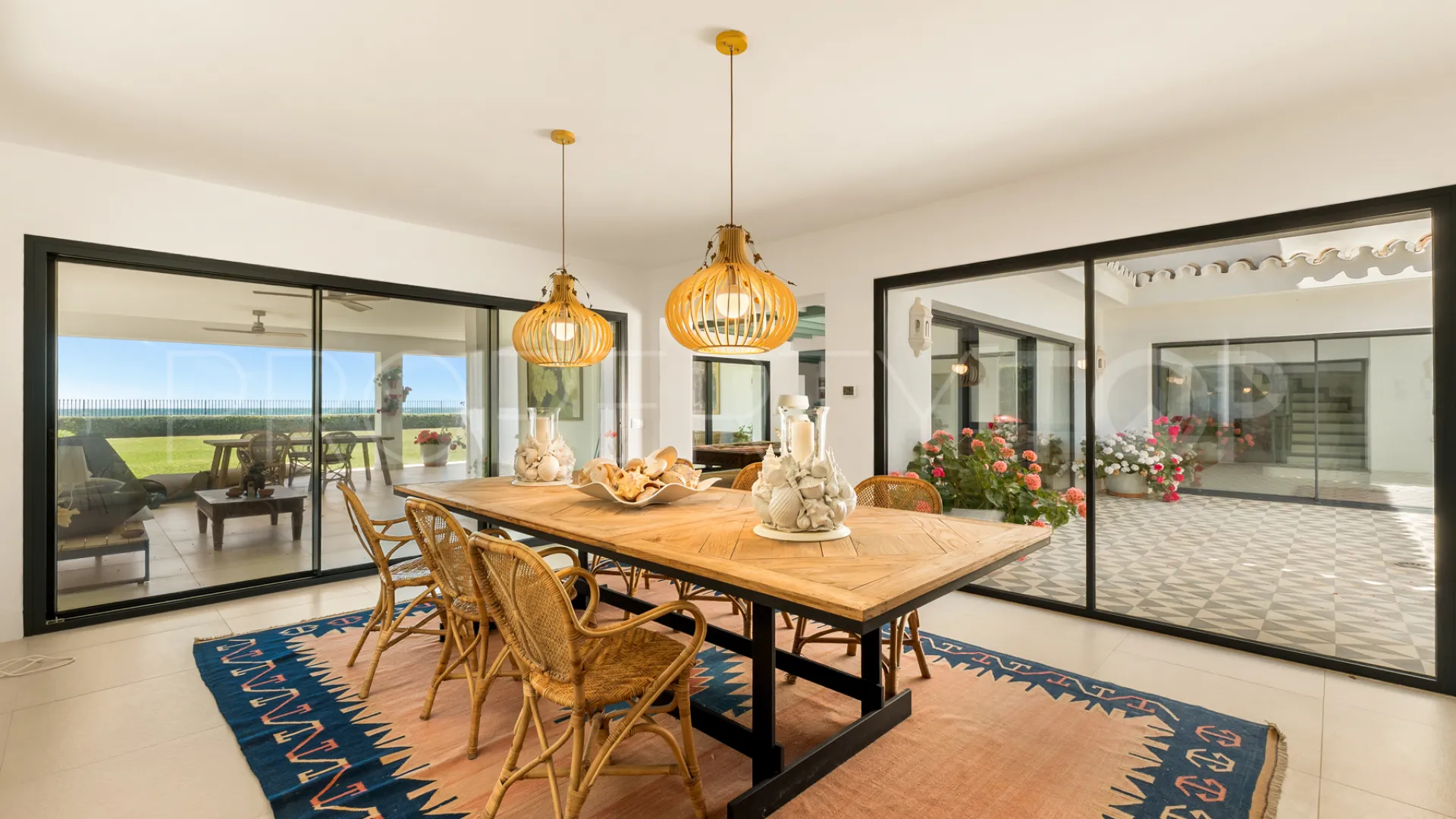Comprar villa en Guadalmina Baja con 9 dormitorios
