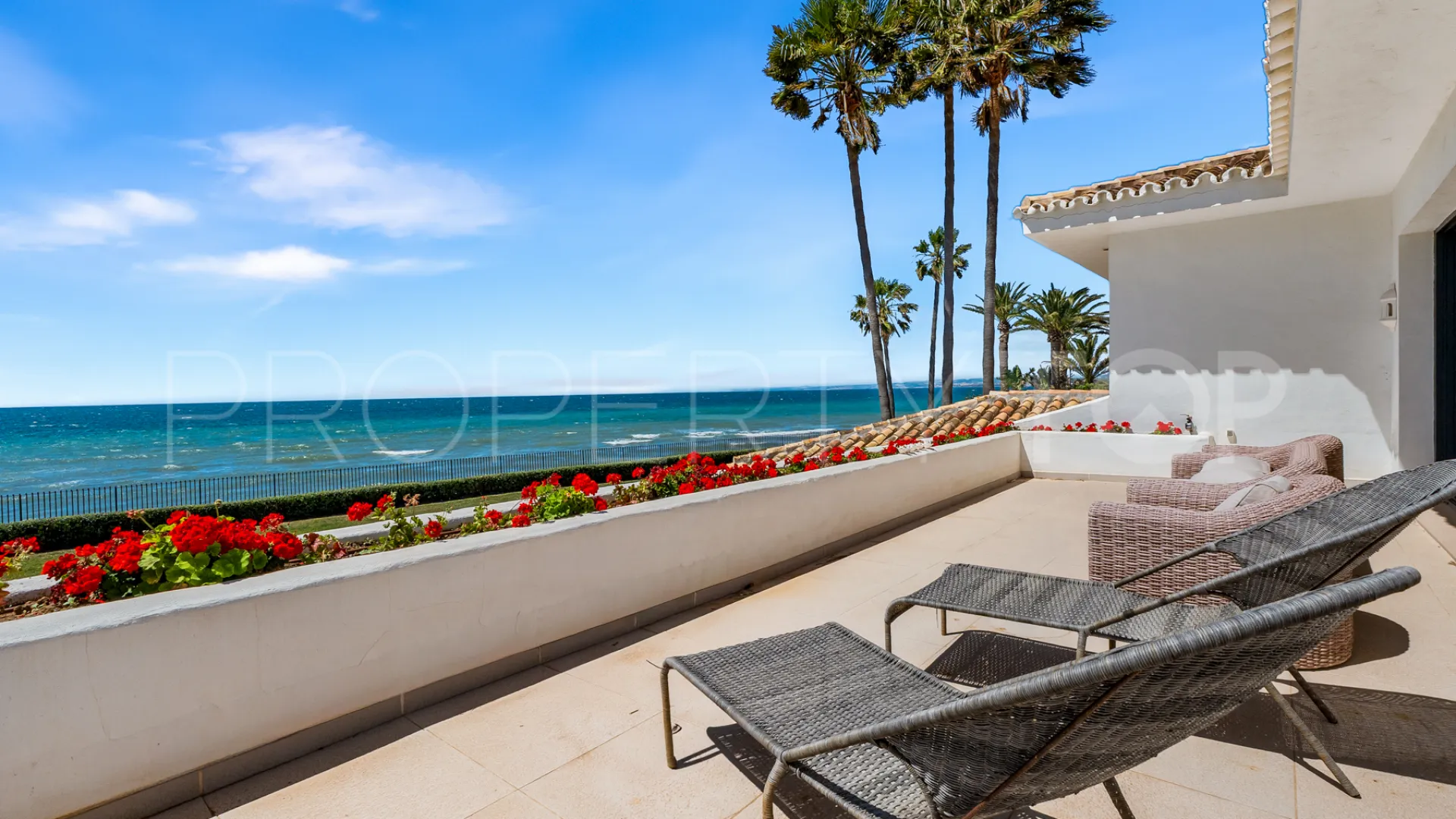 Comprar villa en Guadalmina Baja con 9 dormitorios