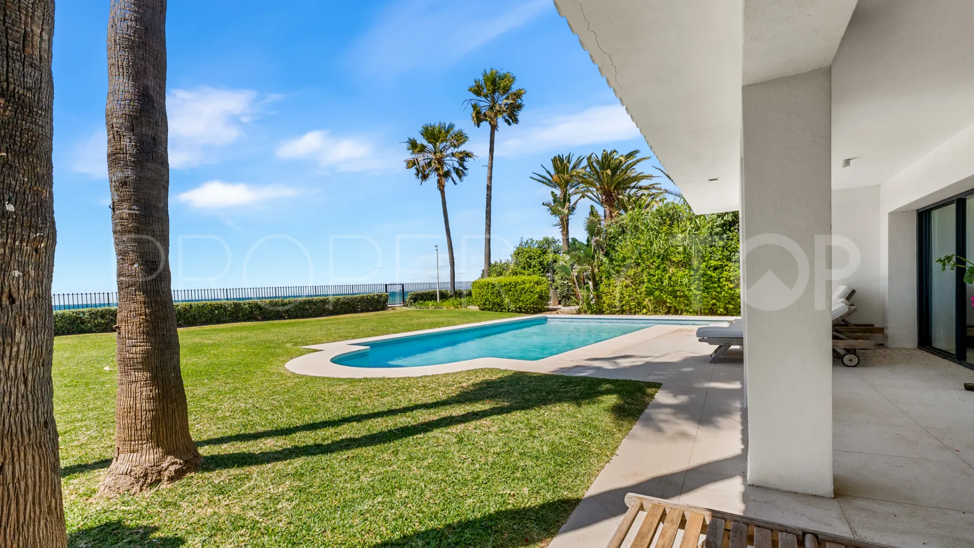 Comprar villa en Guadalmina Baja con 9 dormitorios