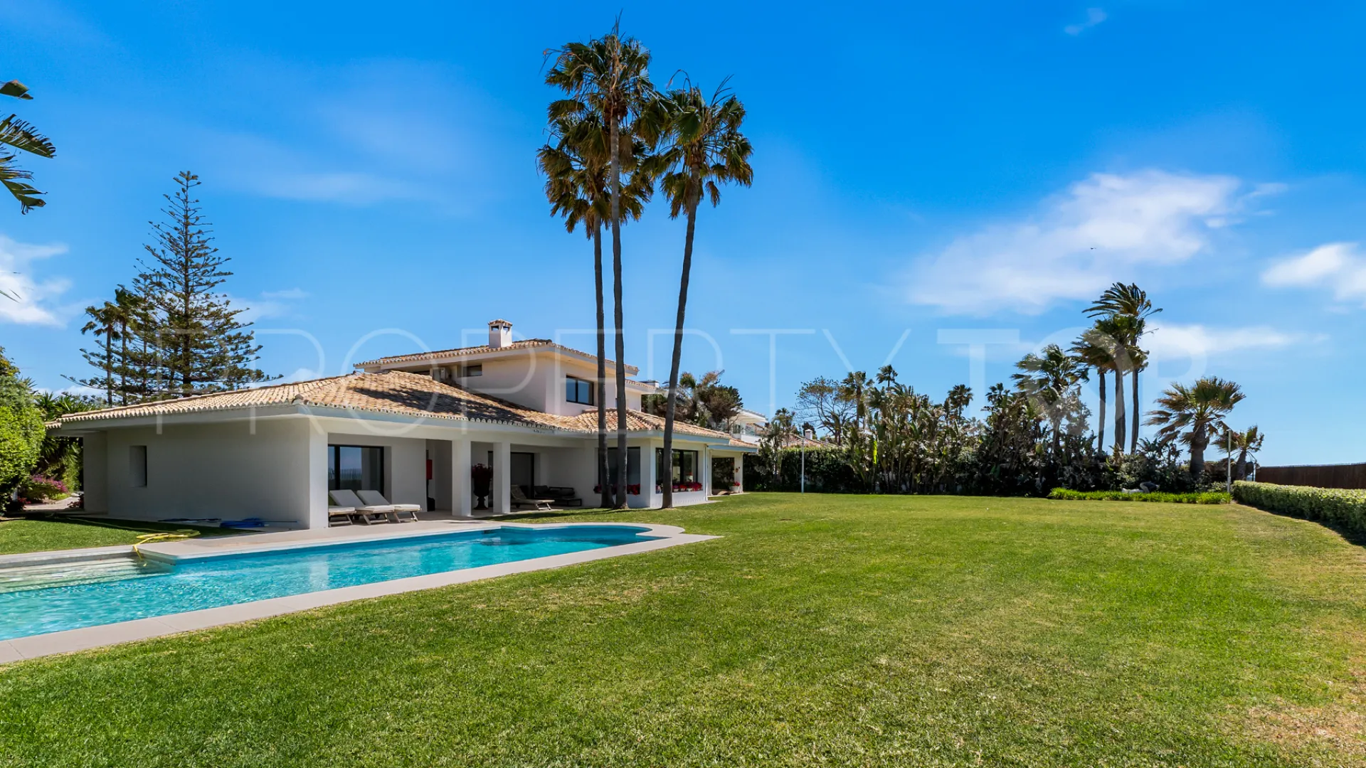 Comprar villa en Guadalmina Baja con 9 dormitorios