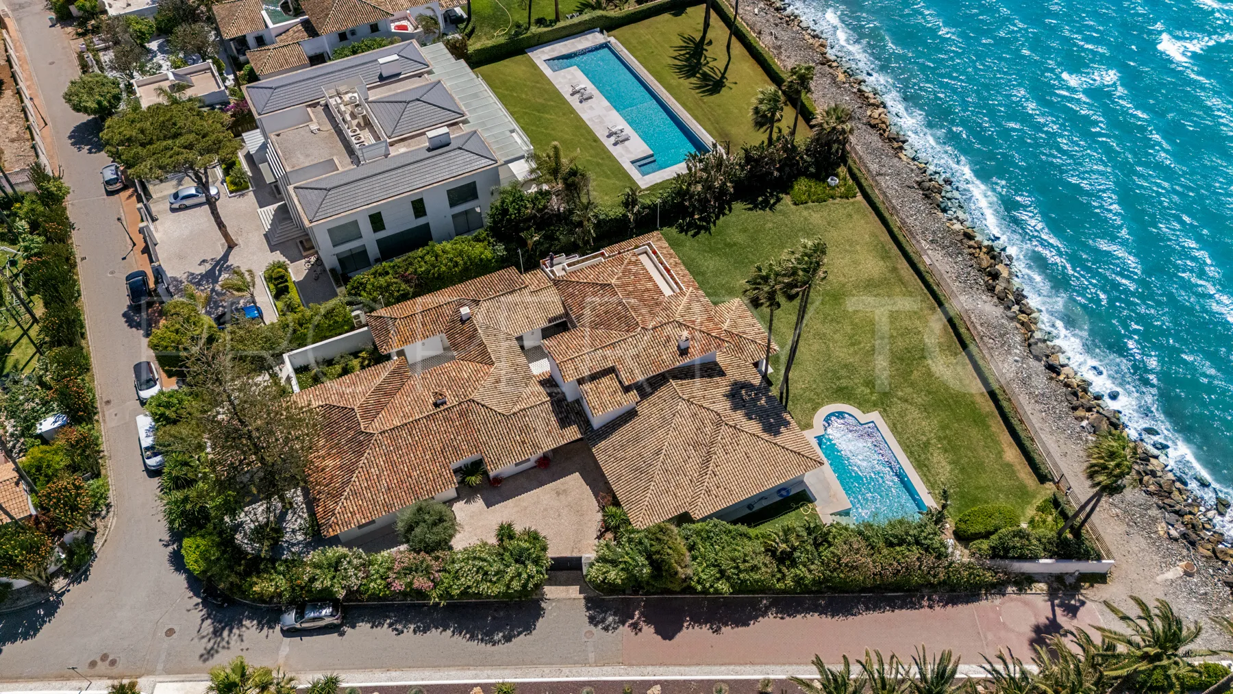 Comprar villa en Guadalmina Baja con 9 dormitorios