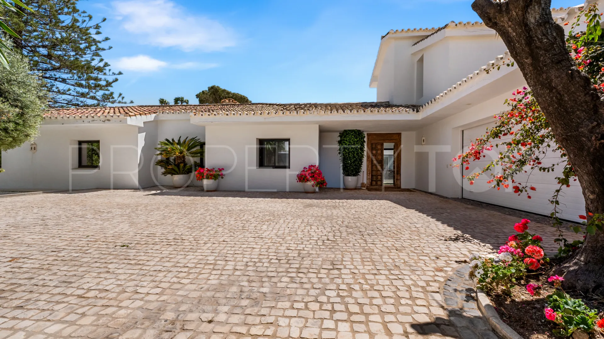 Comprar villa en Guadalmina Baja con 9 dormitorios