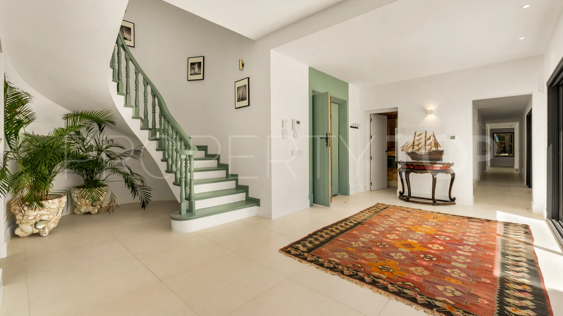 Comprar villa en Guadalmina Baja con 9 dormitorios