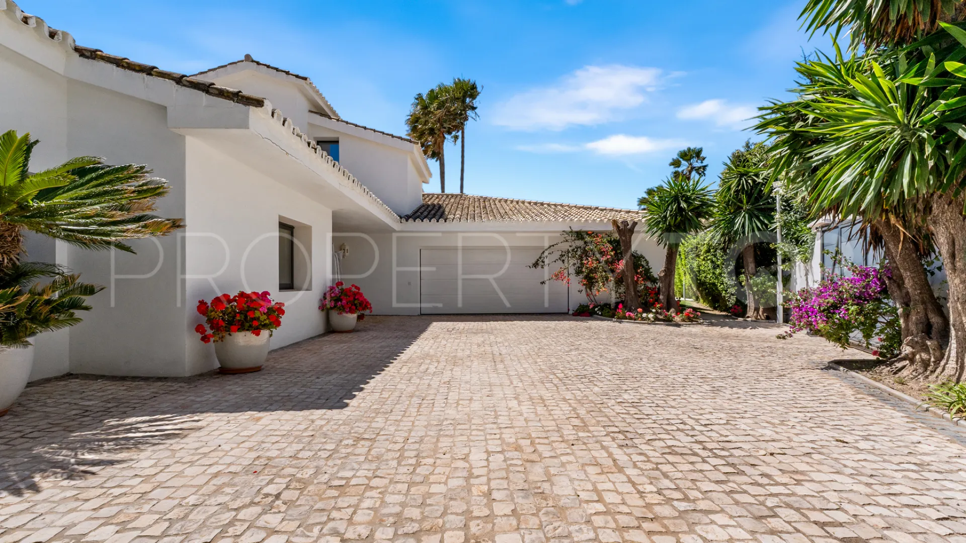 Comprar villa en Guadalmina Baja con 9 dormitorios