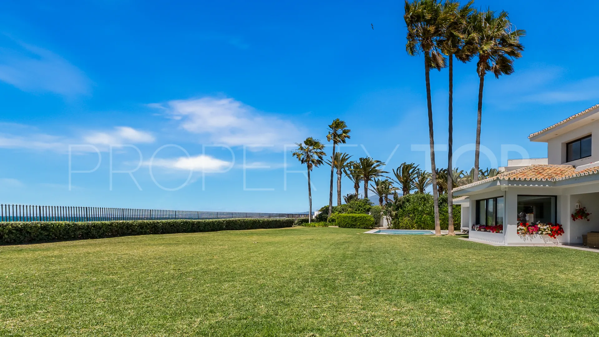 Comprar villa en Guadalmina Baja con 9 dormitorios