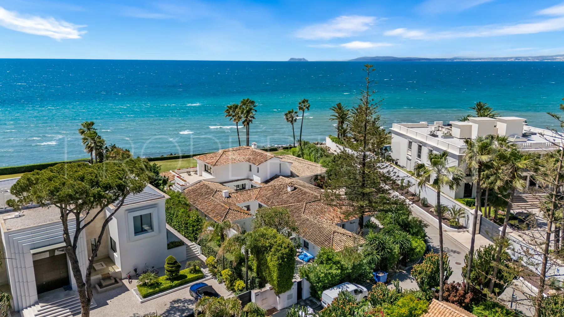 Comprar villa en Guadalmina Baja con 9 dormitorios
