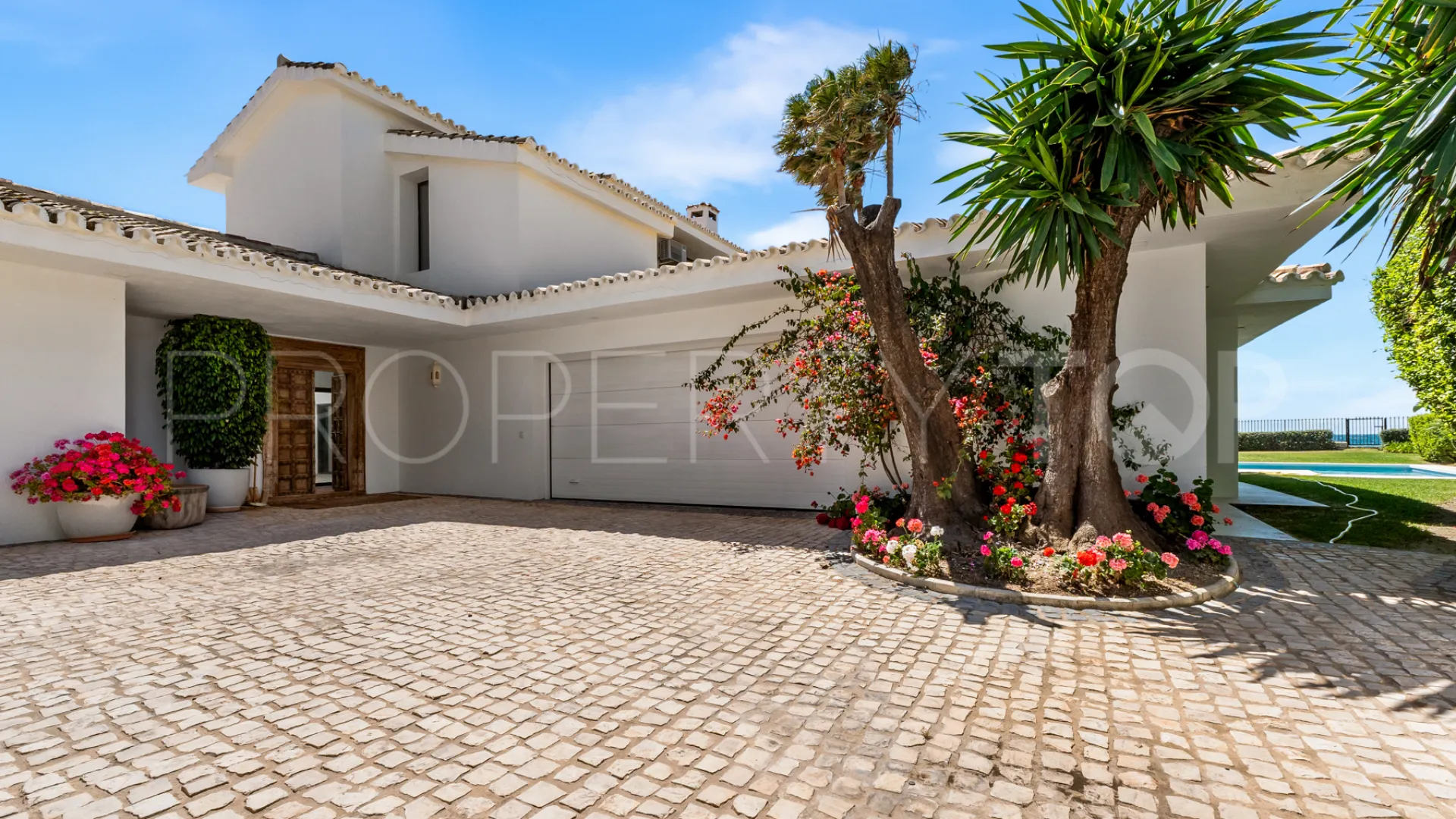 Comprar villa en Guadalmina Baja con 9 dormitorios