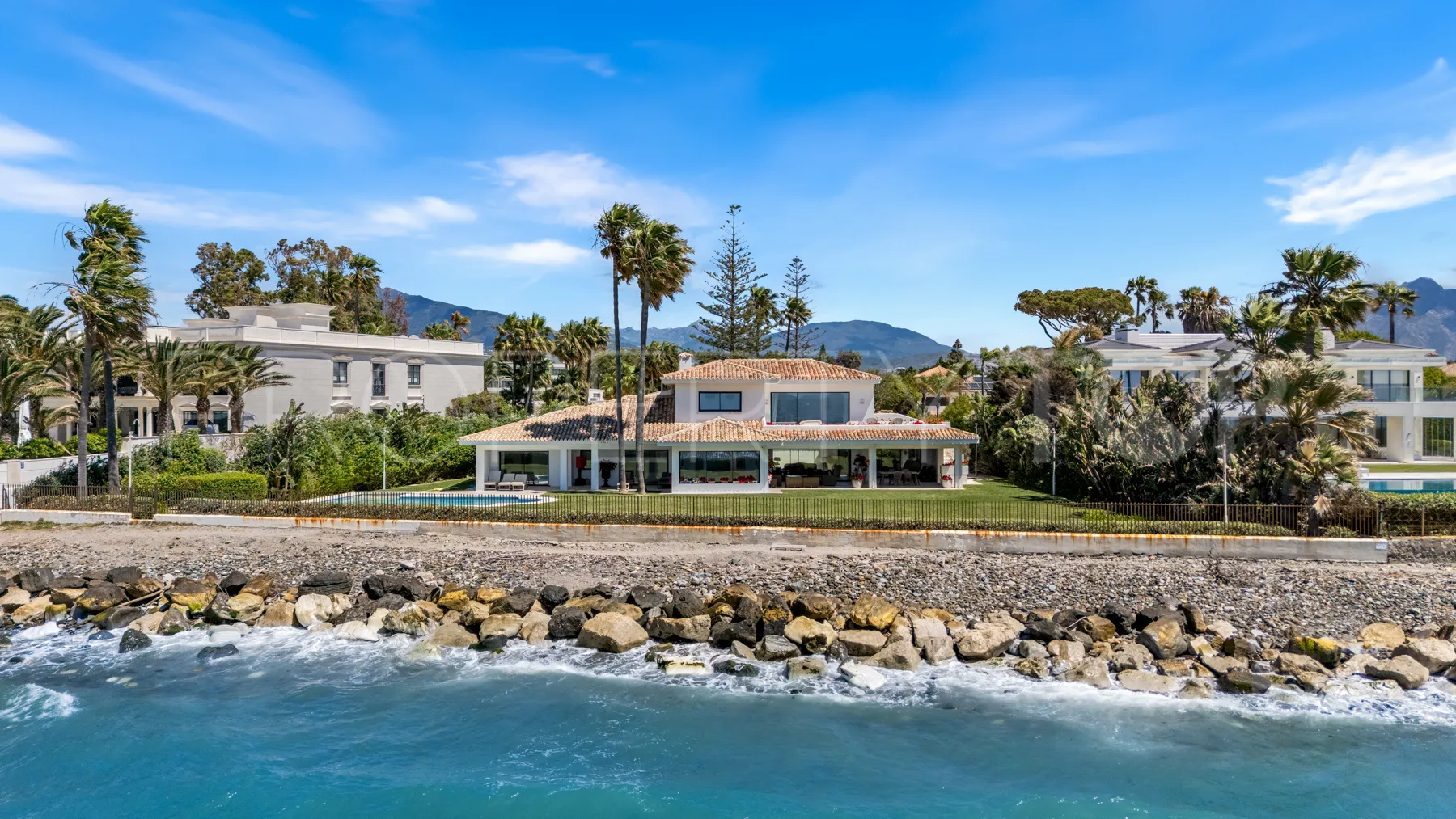 Comprar villa en Guadalmina Baja con 9 dormitorios