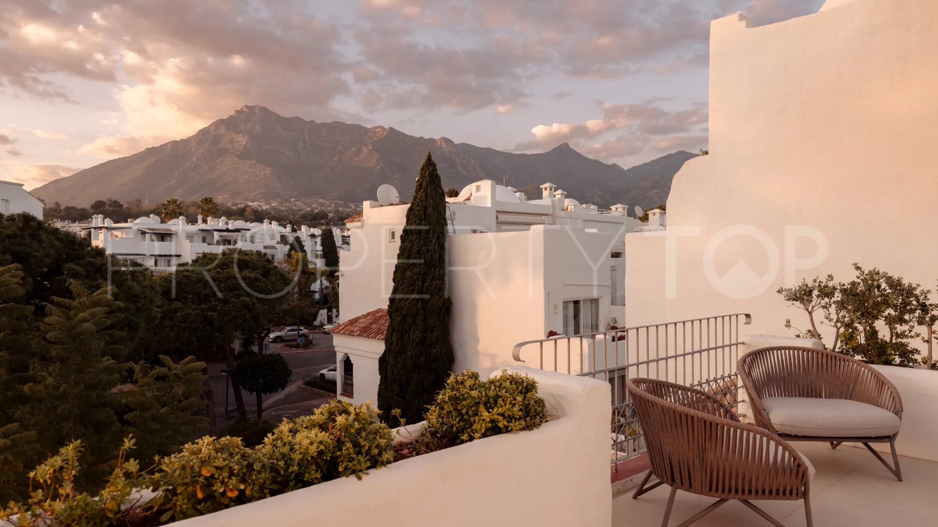 Se vende atico duplex en Marbella Golden Mile de 3 dormitorios