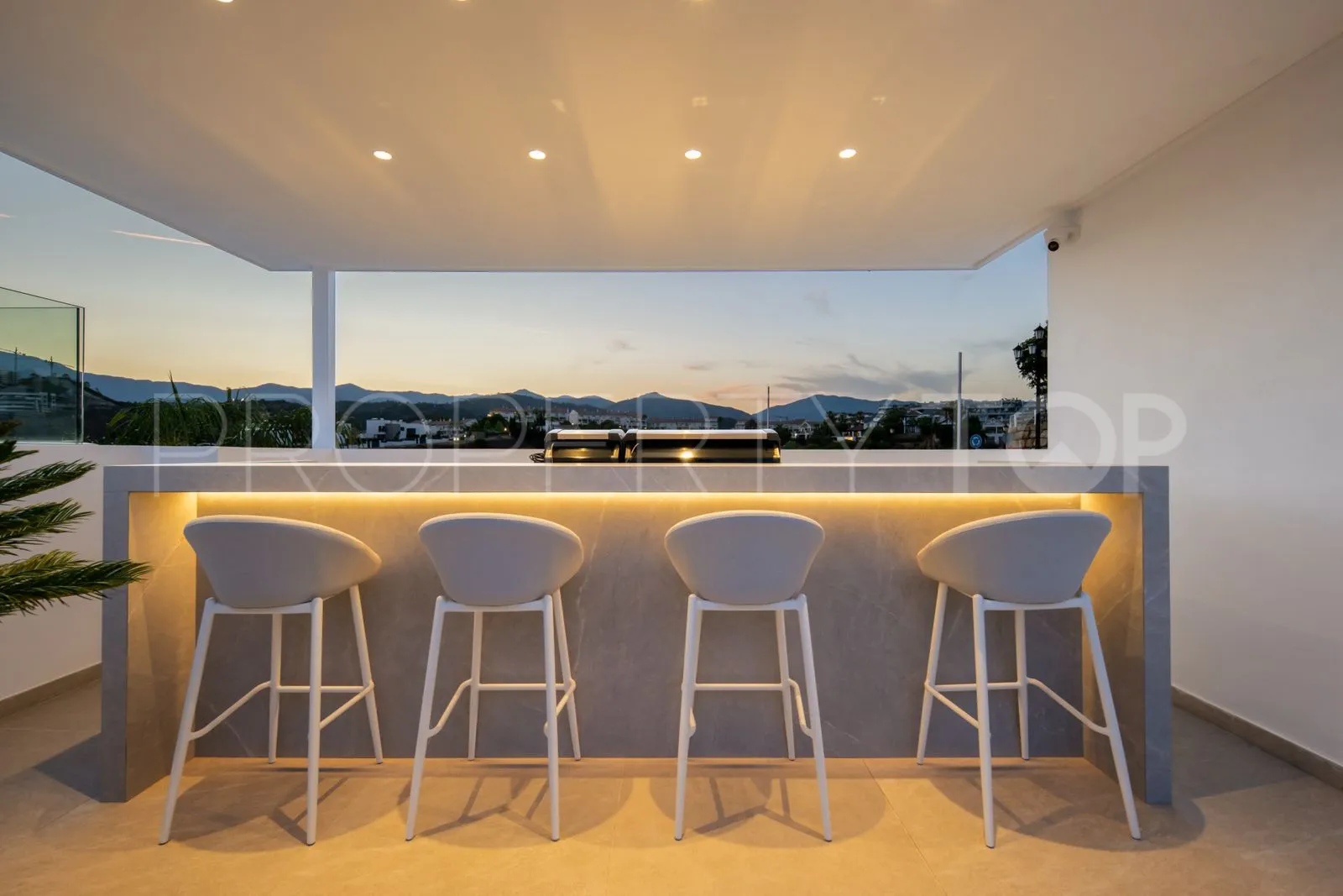 Estepona Este, villa en venta con 6 dormitorios