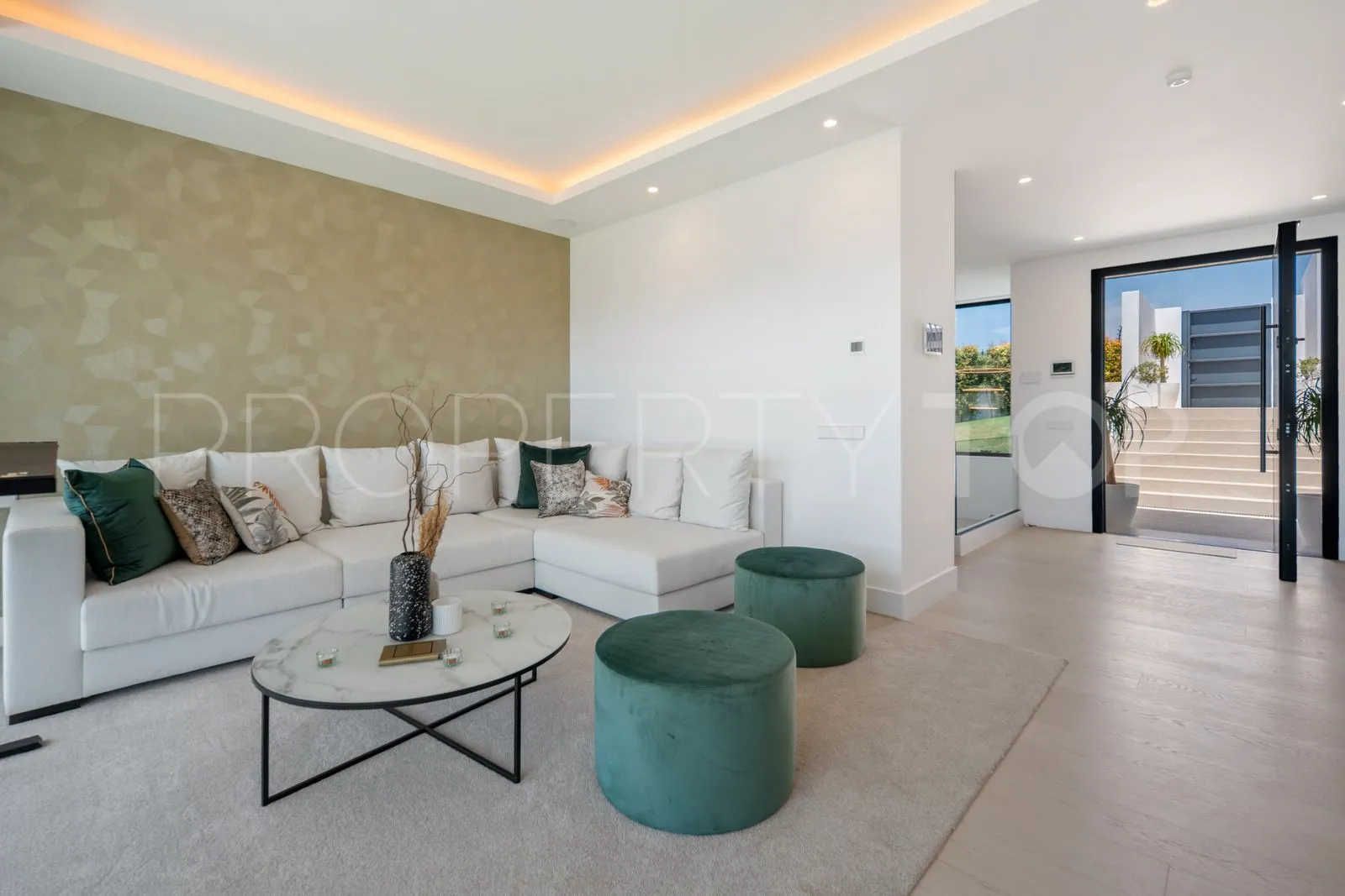 Estepona Este, villa en venta con 6 dormitorios