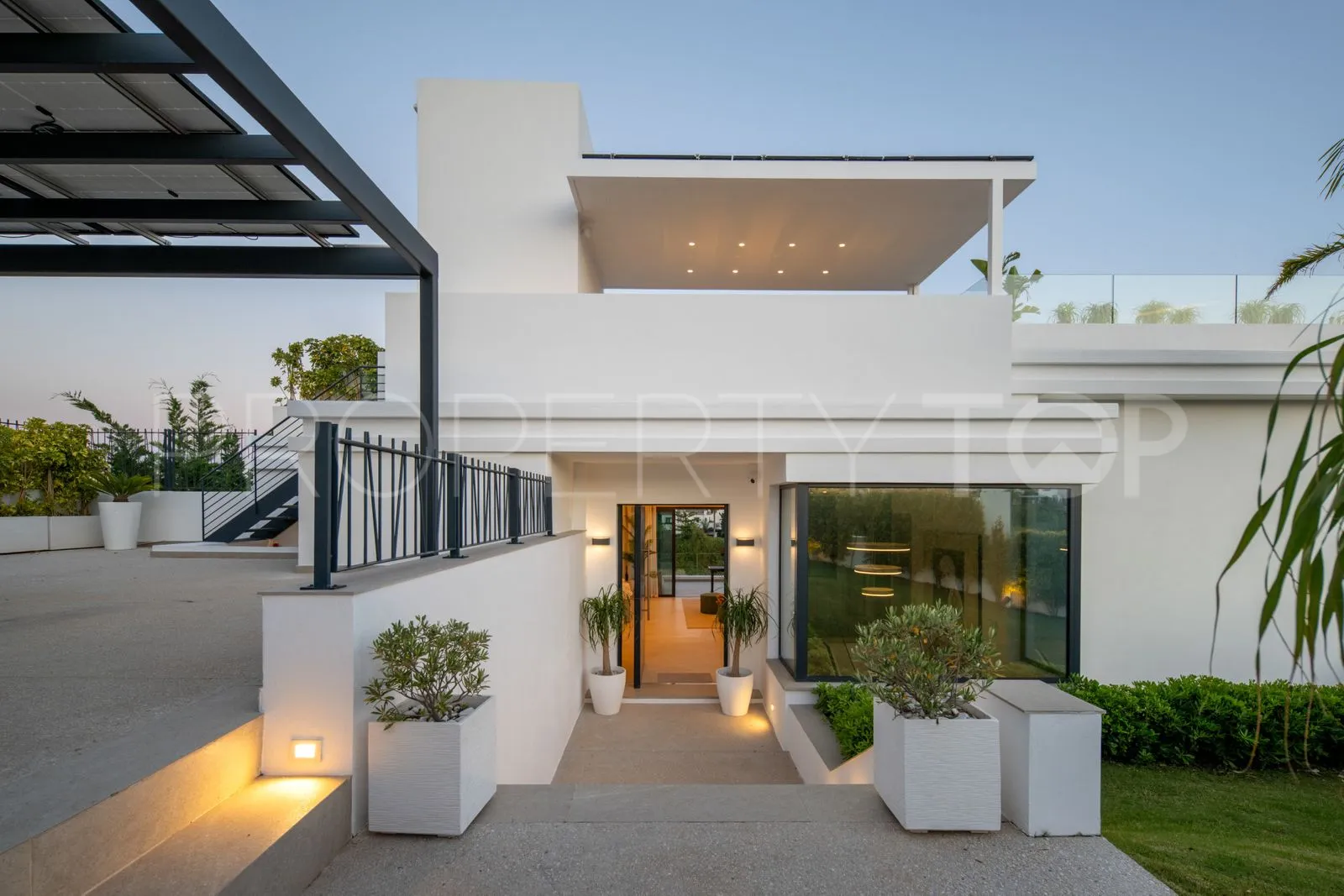 Estepona Este, villa en venta con 6 dormitorios