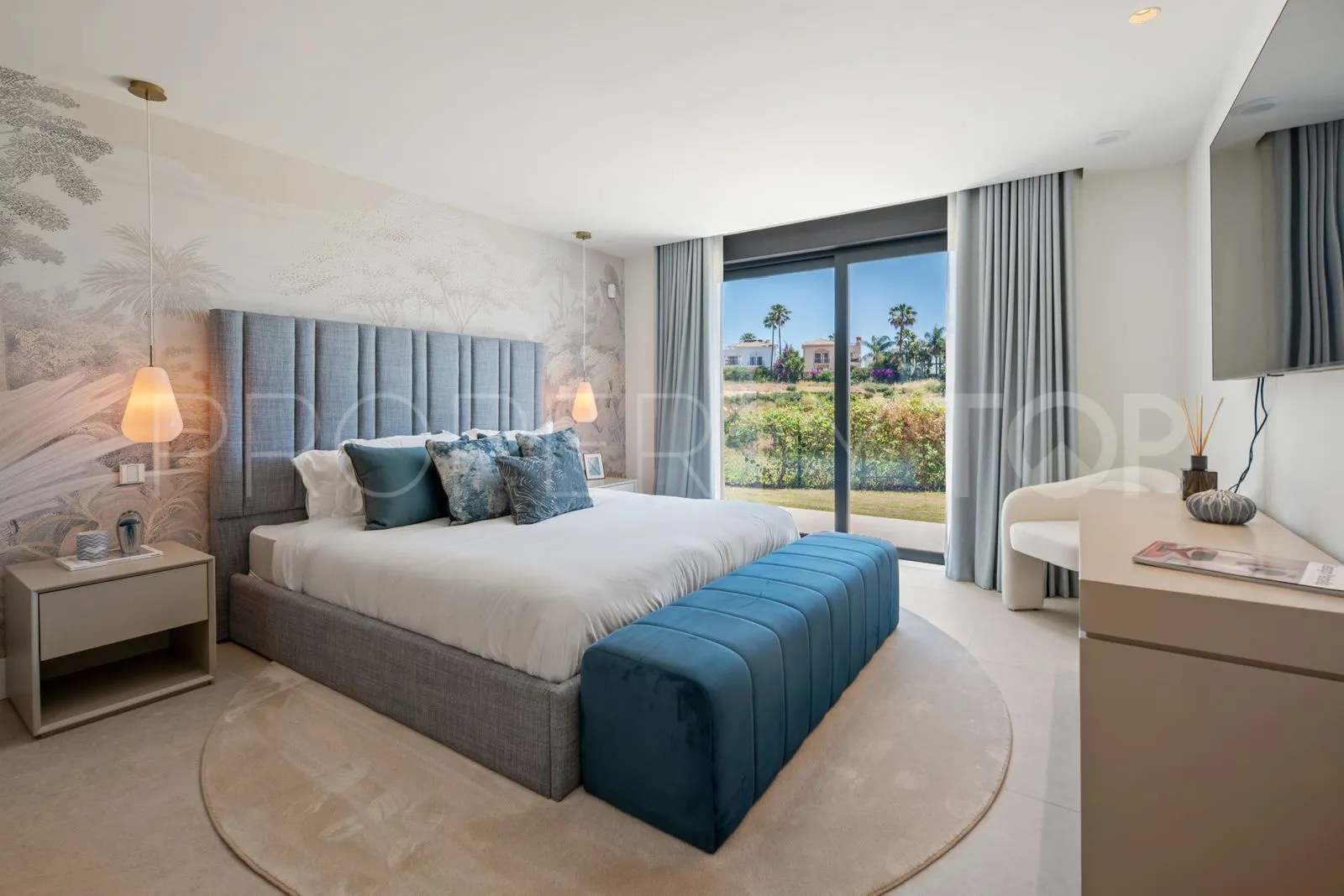 Estepona Este, villa en venta con 6 dormitorios
