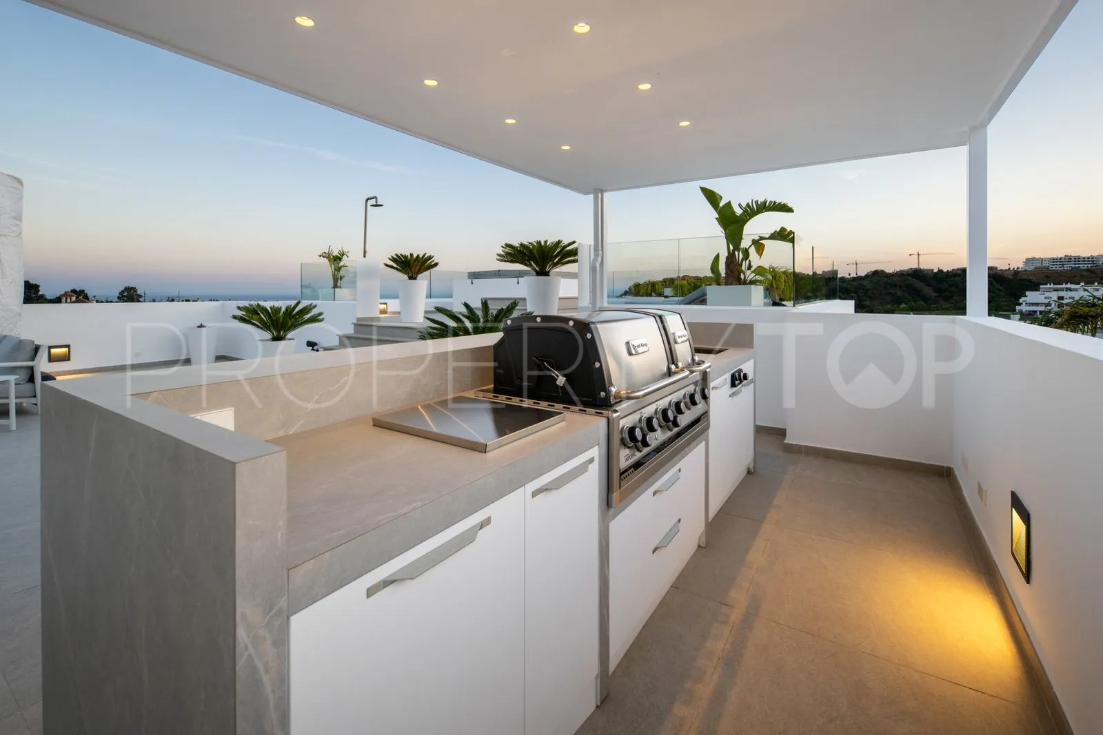 Estepona Este, villa en venta con 6 dormitorios