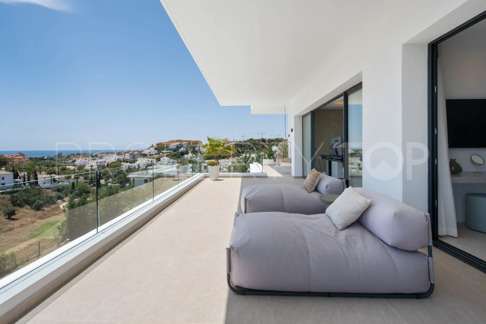 Estepona Este, villa en venta con 6 dormitorios