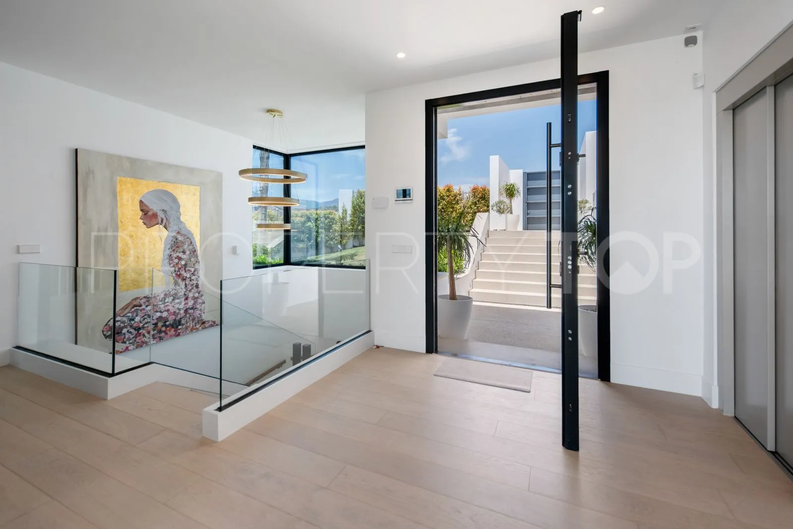 Estepona Este, villa en venta con 6 dormitorios