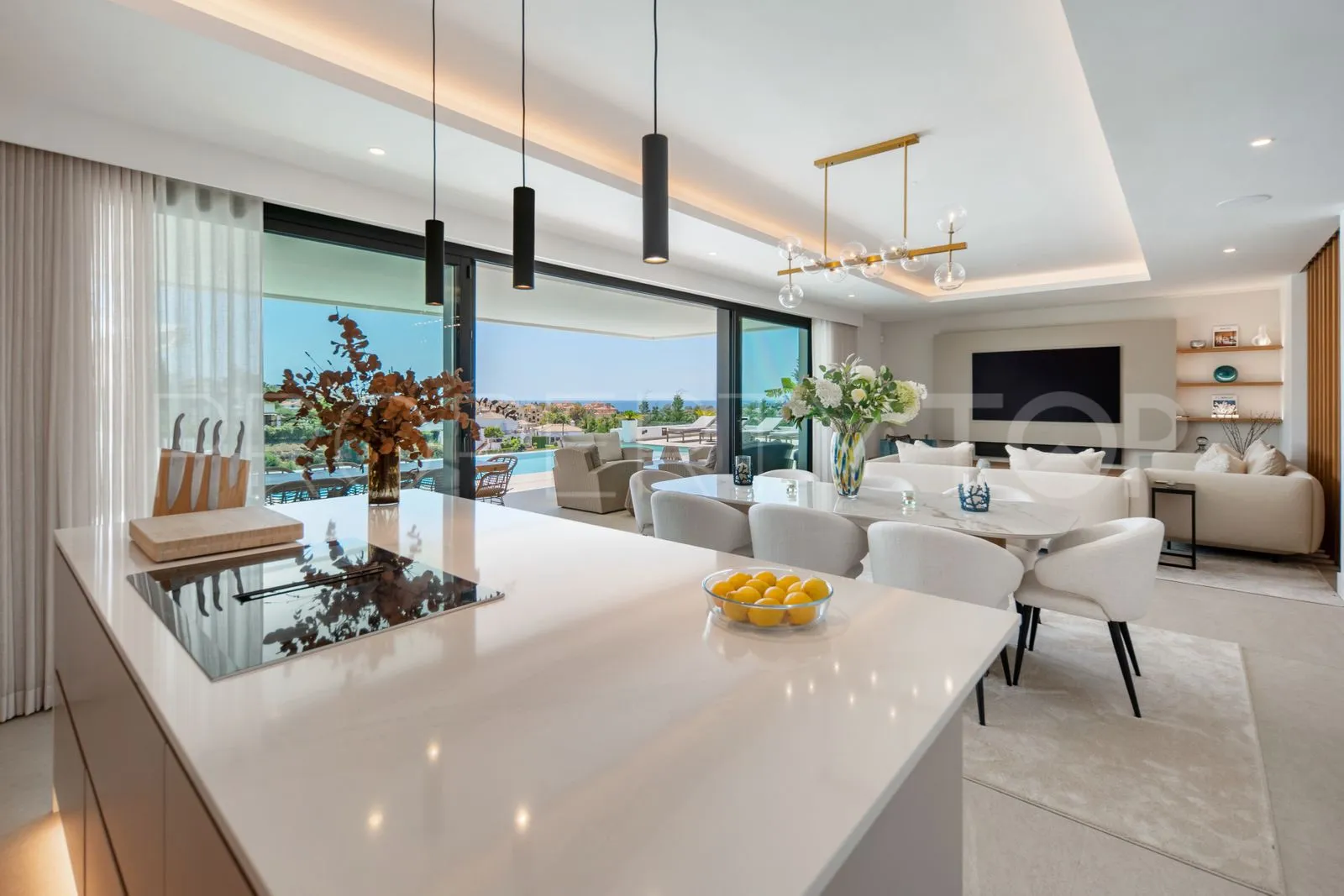 Estepona Este, villa en venta con 6 dormitorios
