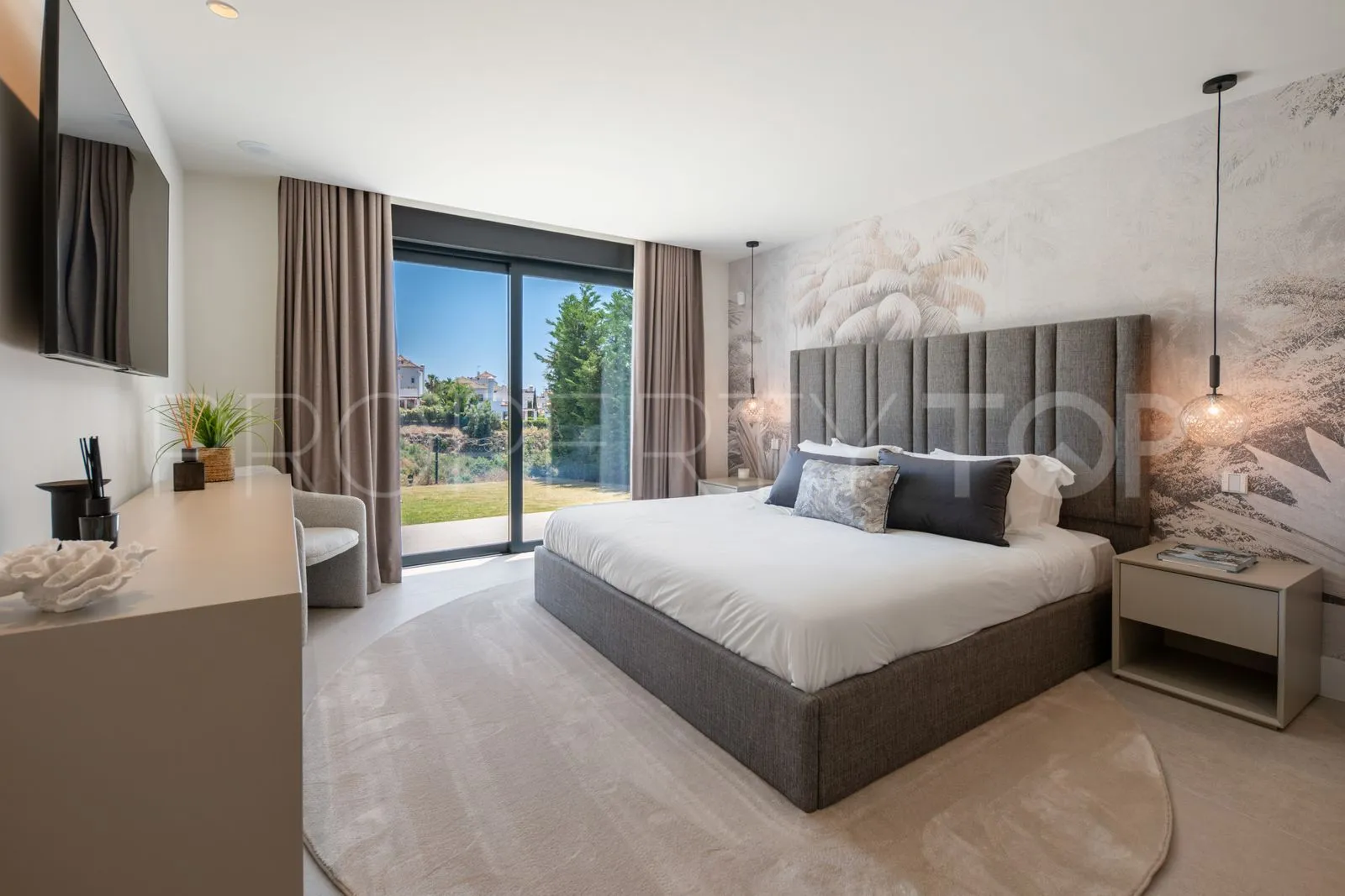Estepona Este, villa en venta con 6 dormitorios