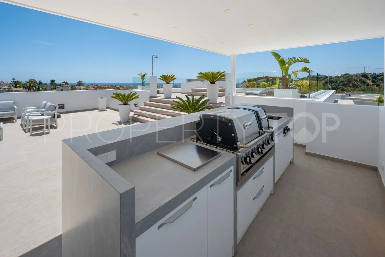 Estepona Este, villa en venta con 6 dormitorios
