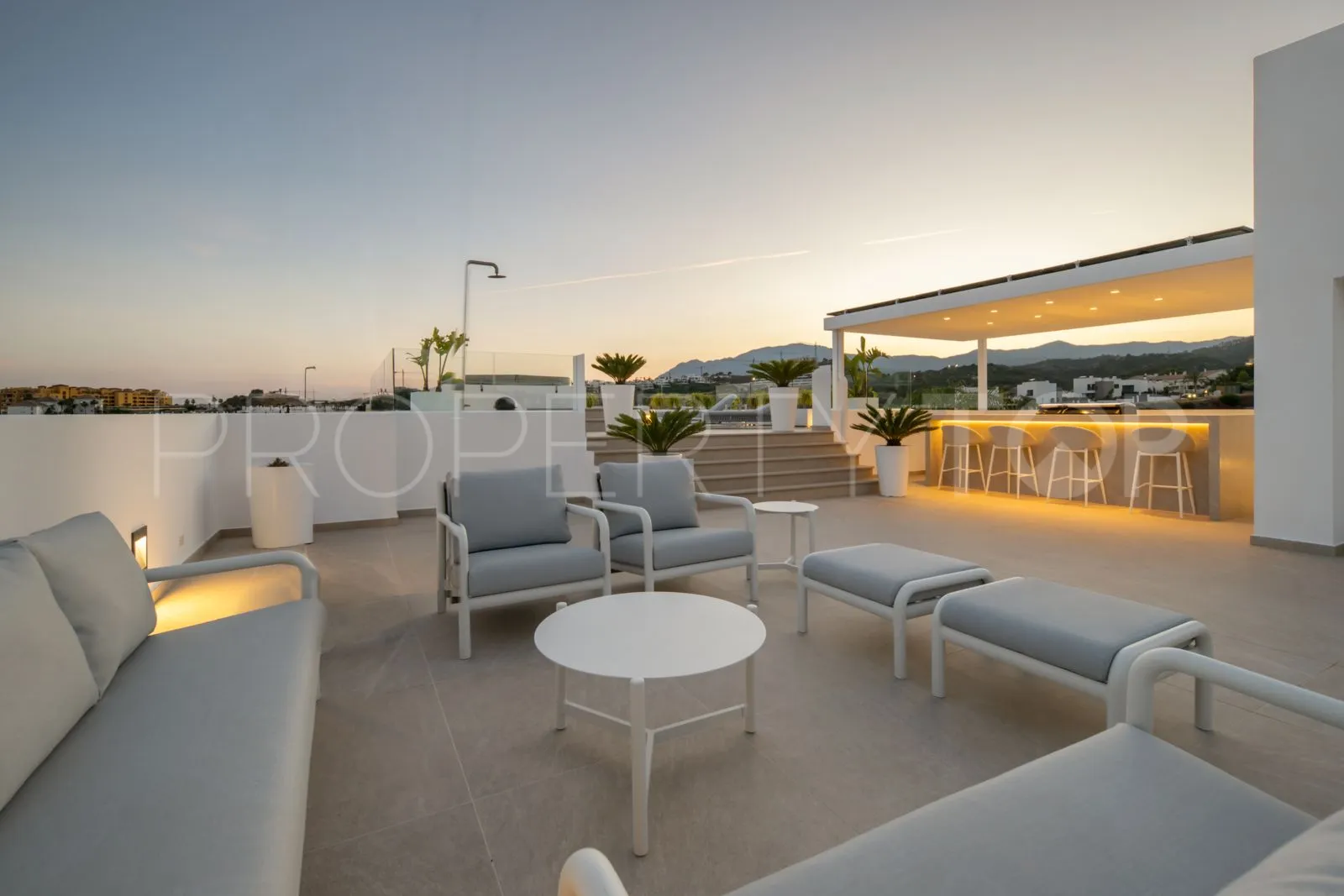 Estepona Este, villa en venta con 6 dormitorios