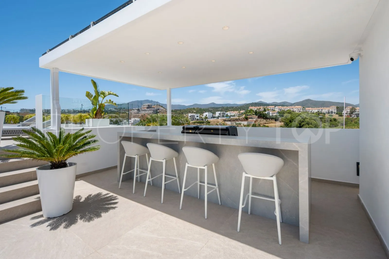Estepona Este, villa en venta con 6 dormitorios