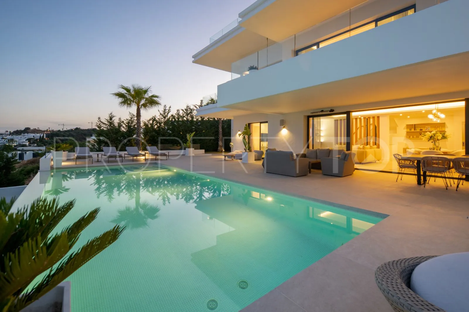 Estepona Este, villa en venta con 6 dormitorios