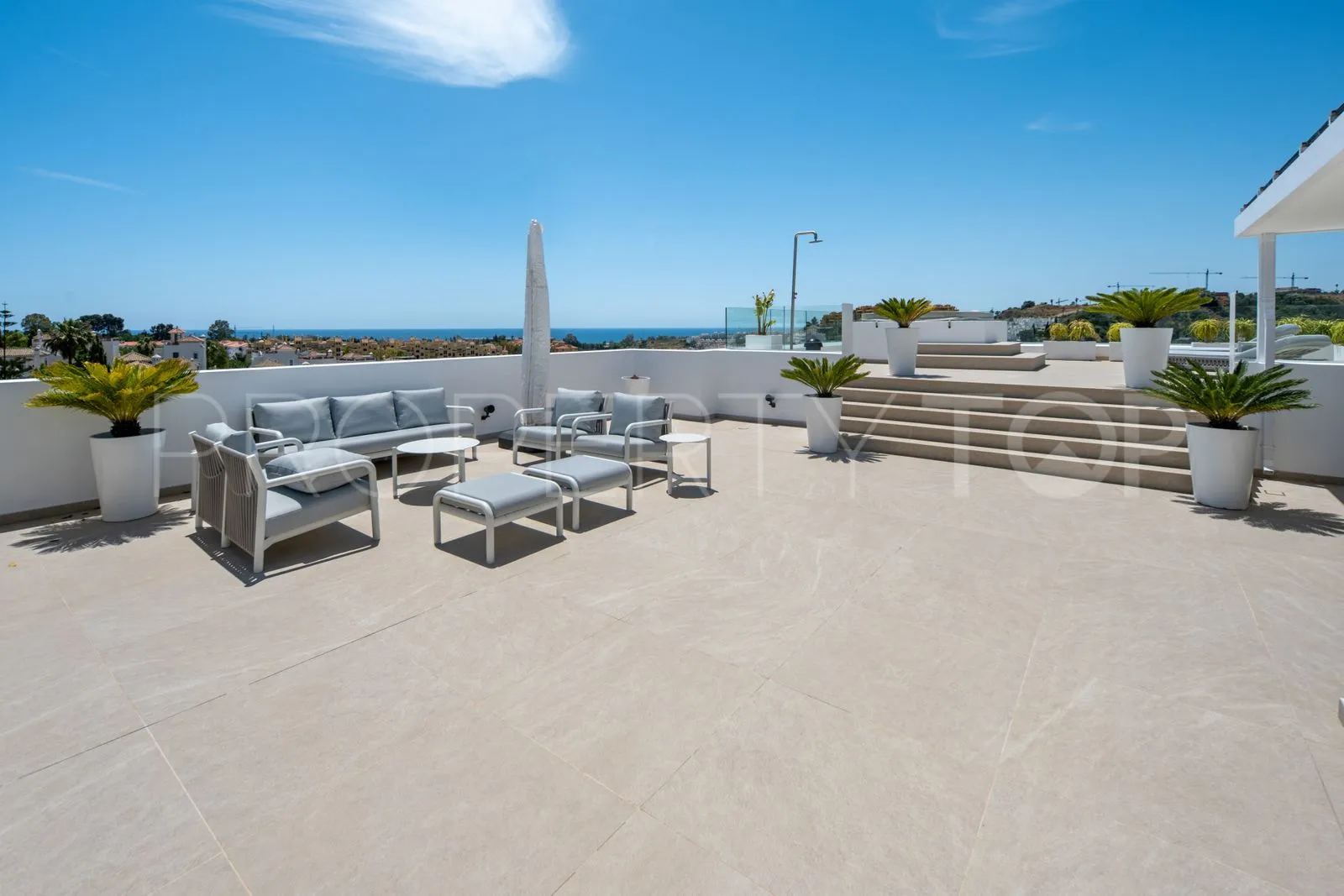 Estepona Este, villa en venta con 6 dormitorios