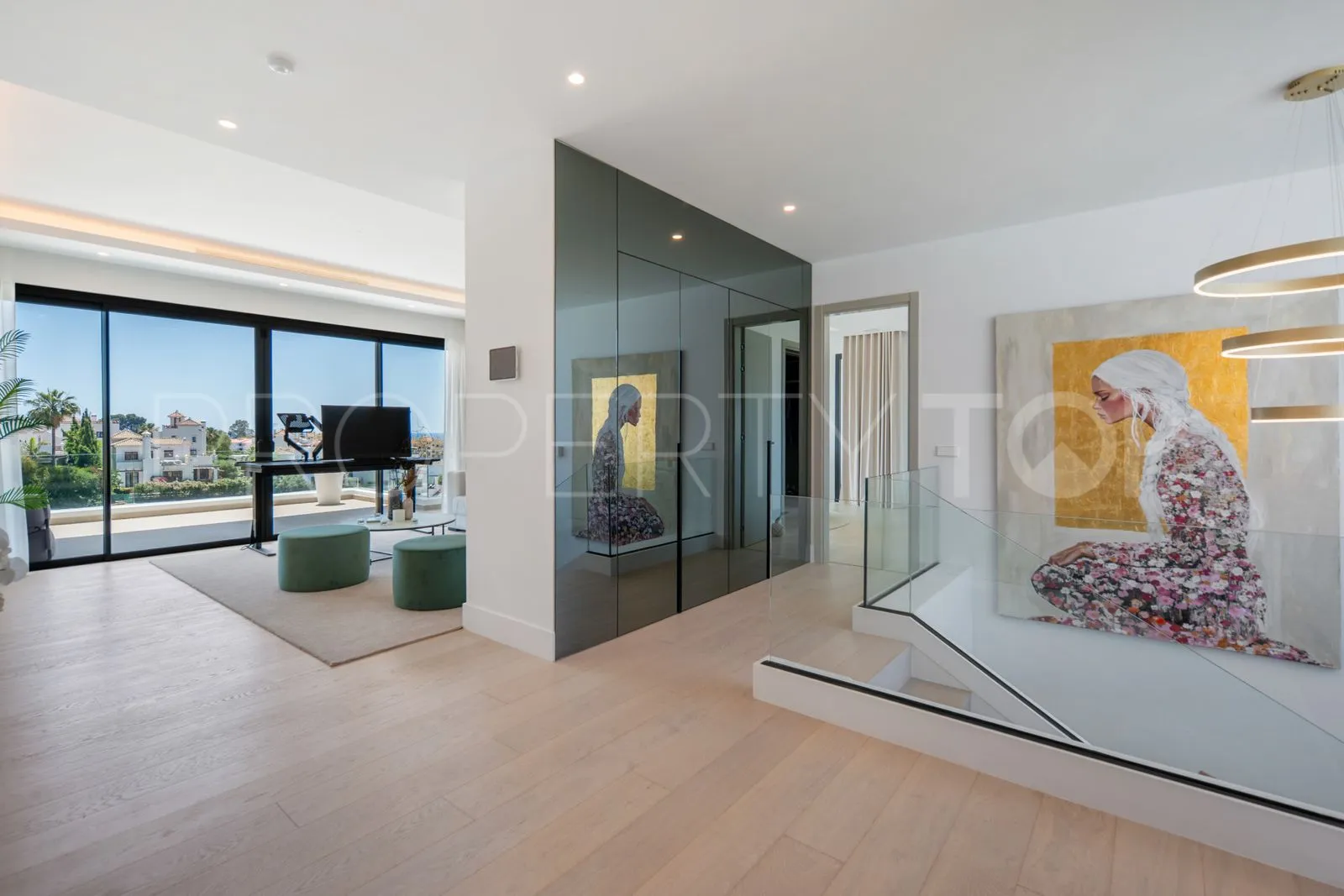 Estepona Este, villa en venta con 6 dormitorios