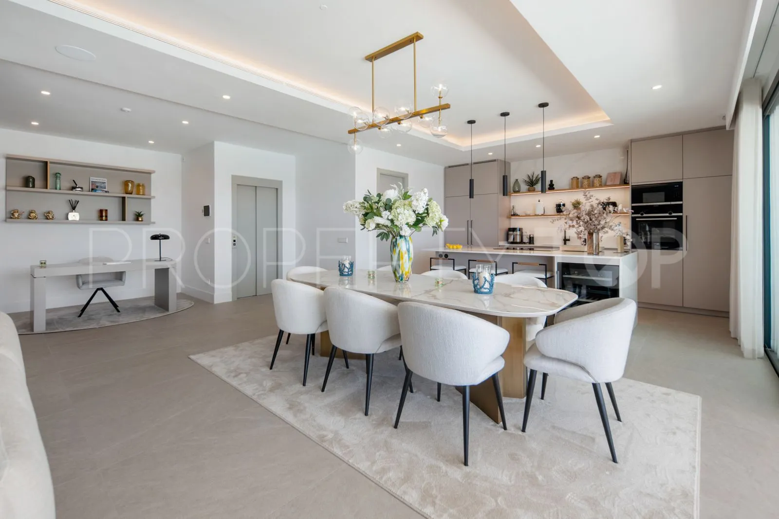 Estepona Este, villa en venta con 6 dormitorios