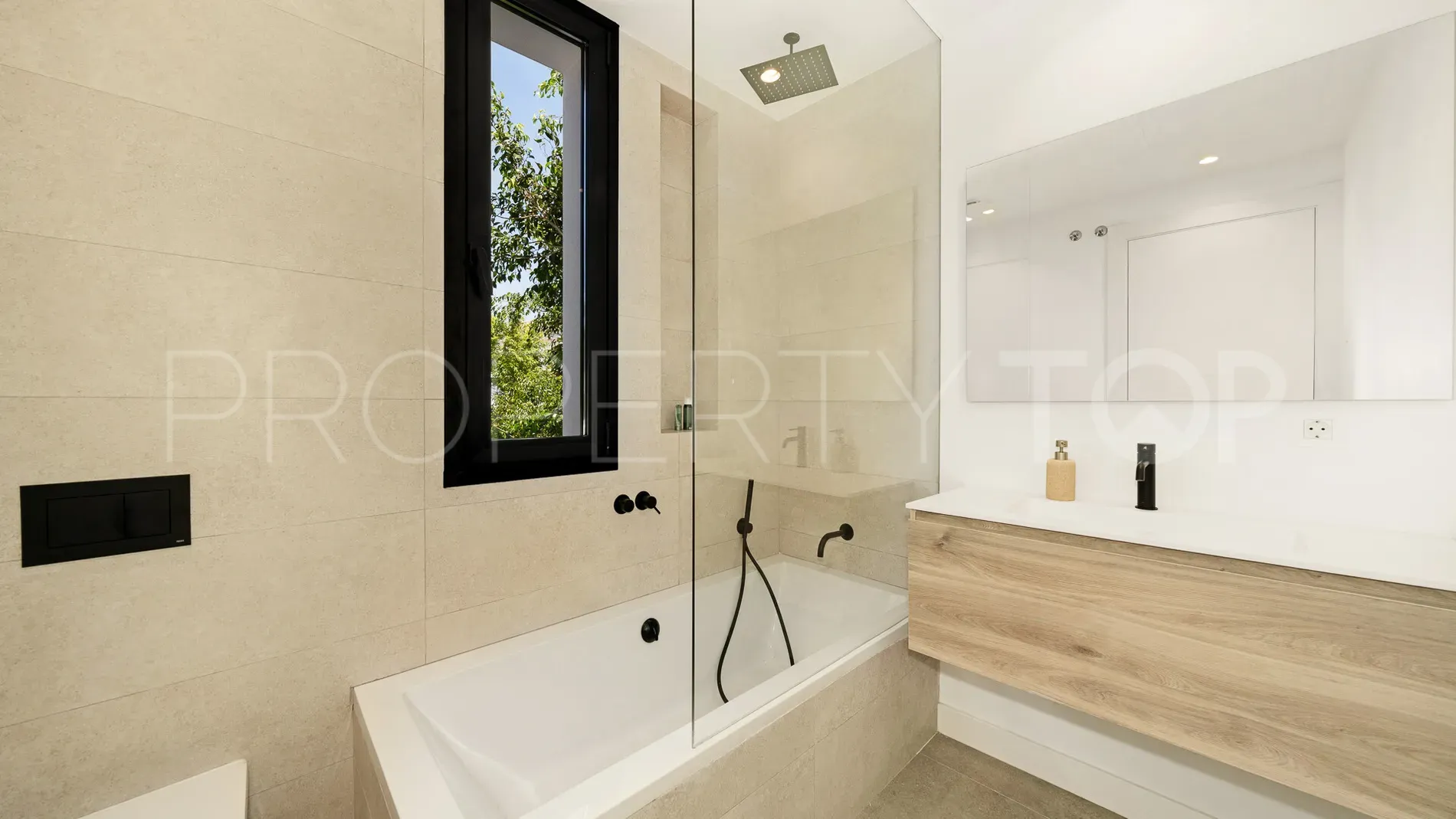 Villa en venta en Marbesa con 5 dormitorios