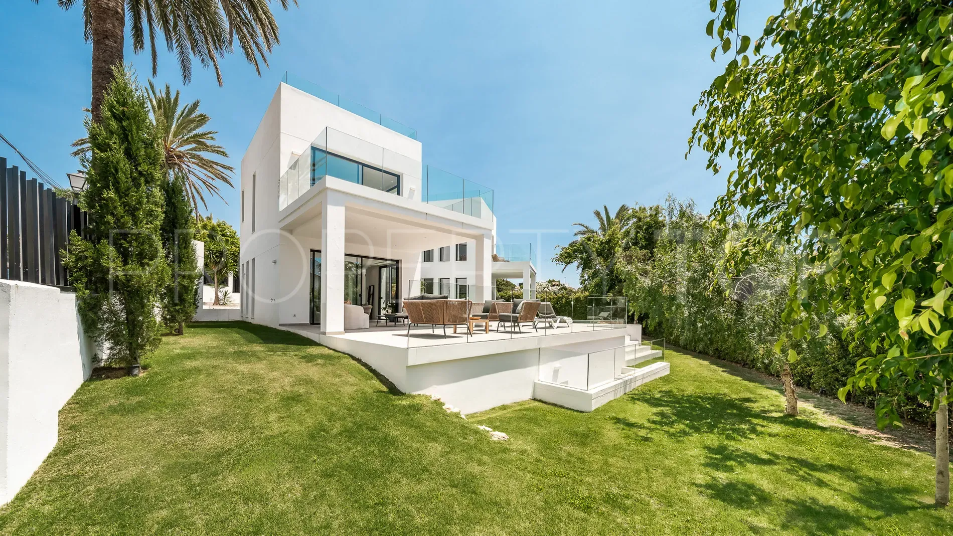 Villa en venta en Marbesa con 5 dormitorios