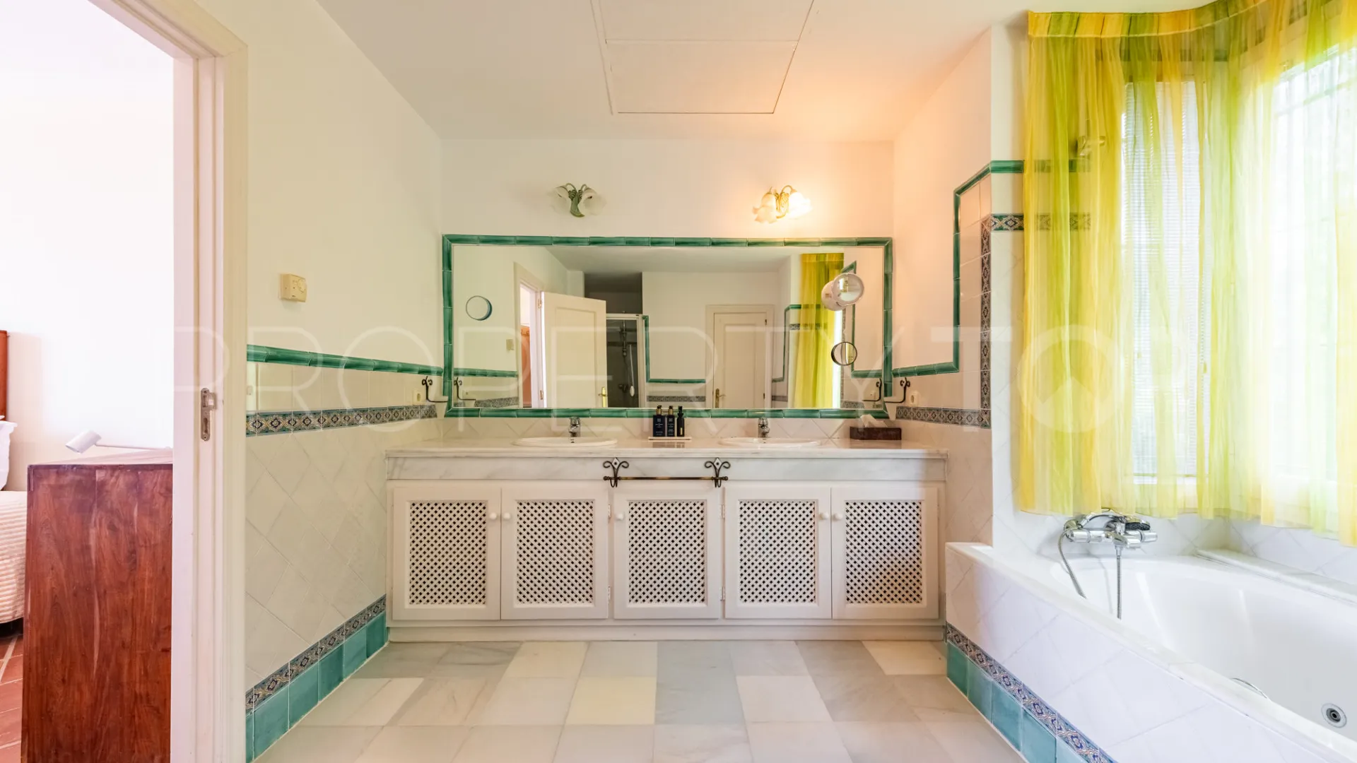 5 bedrooms villa in Bahia de Casares for sale
