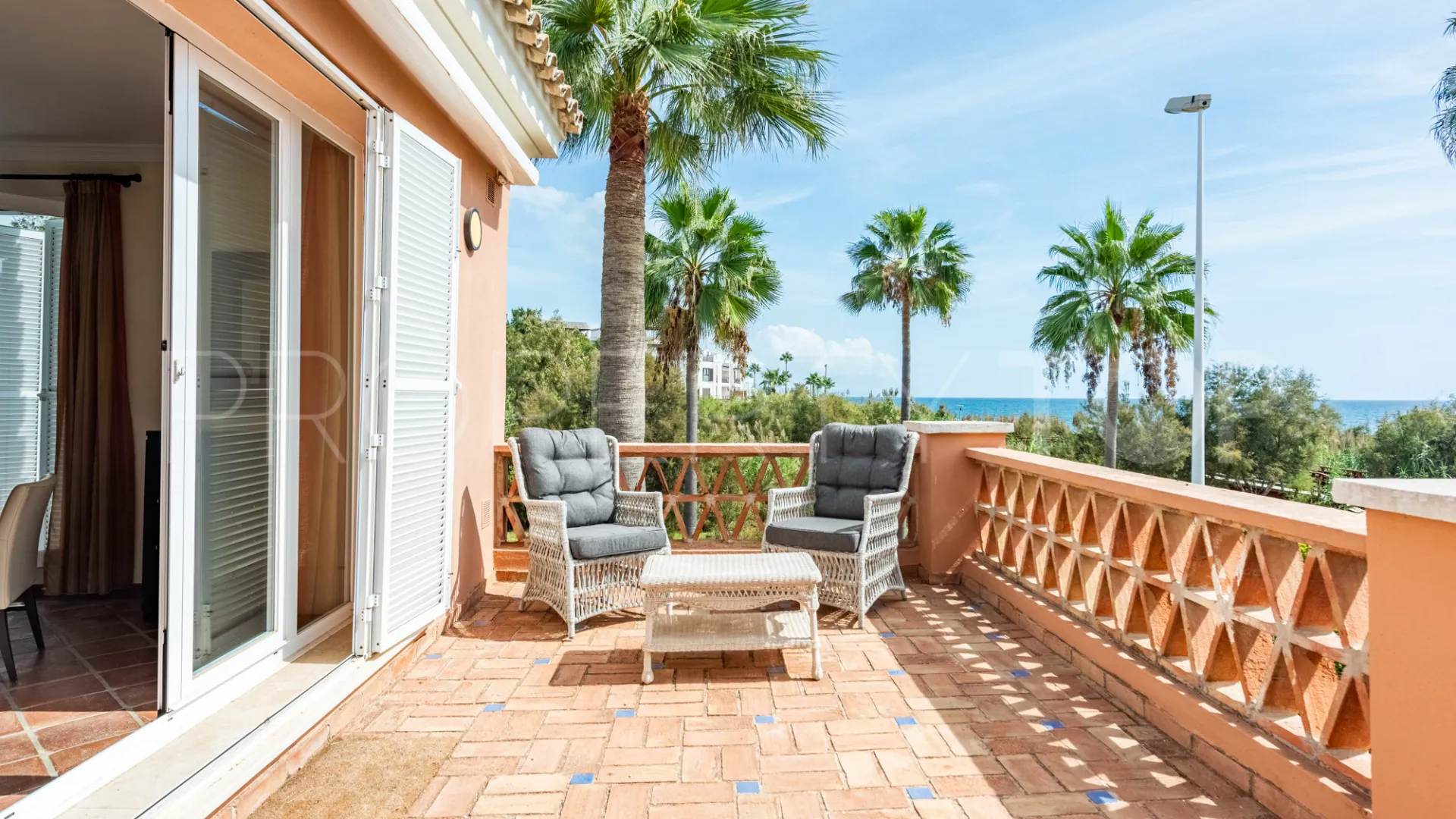 5 bedrooms villa in Bahia de Casares for sale