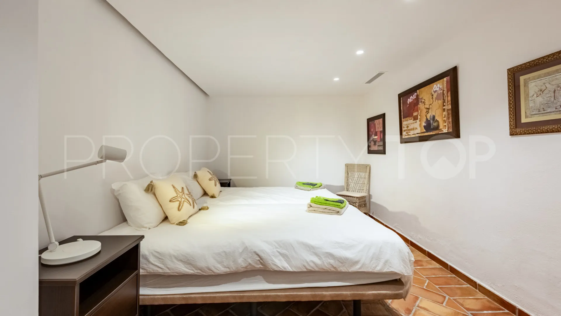 5 bedrooms villa in Bahia de Casares for sale
