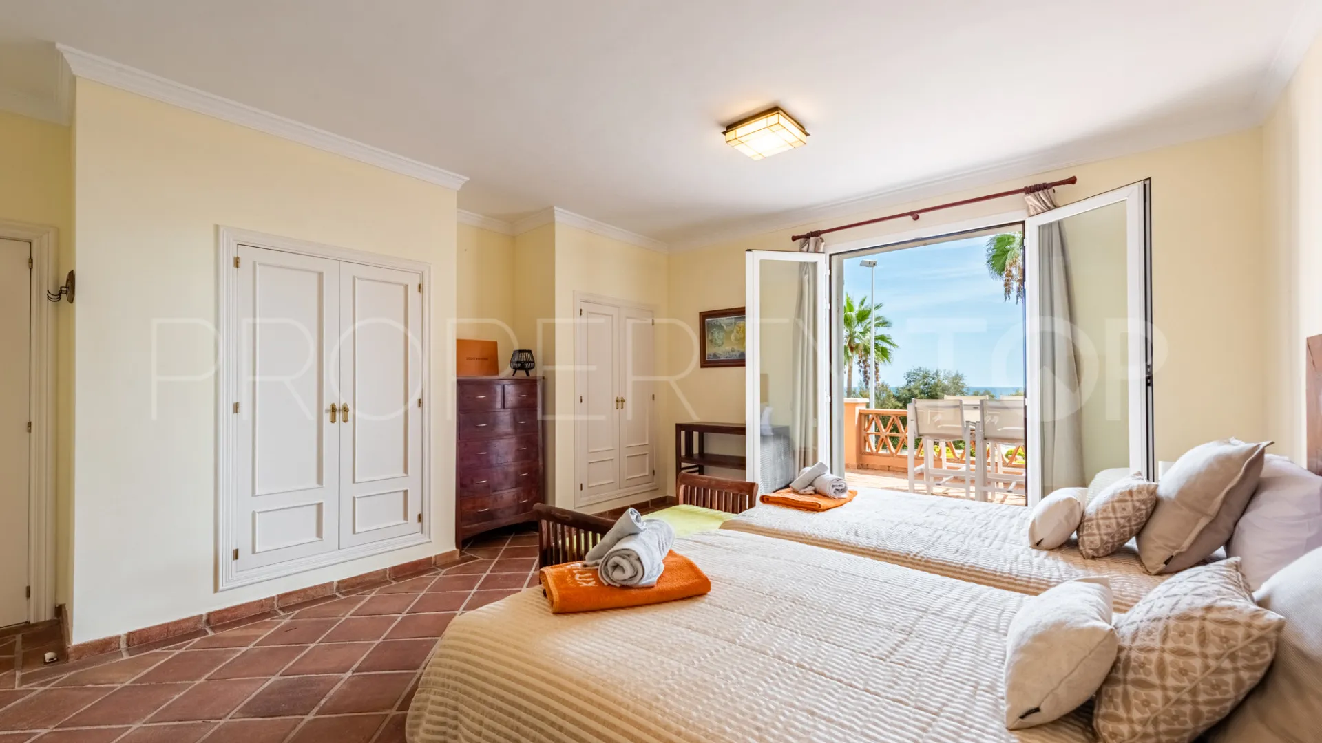 5 bedrooms villa in Bahia de Casares for sale