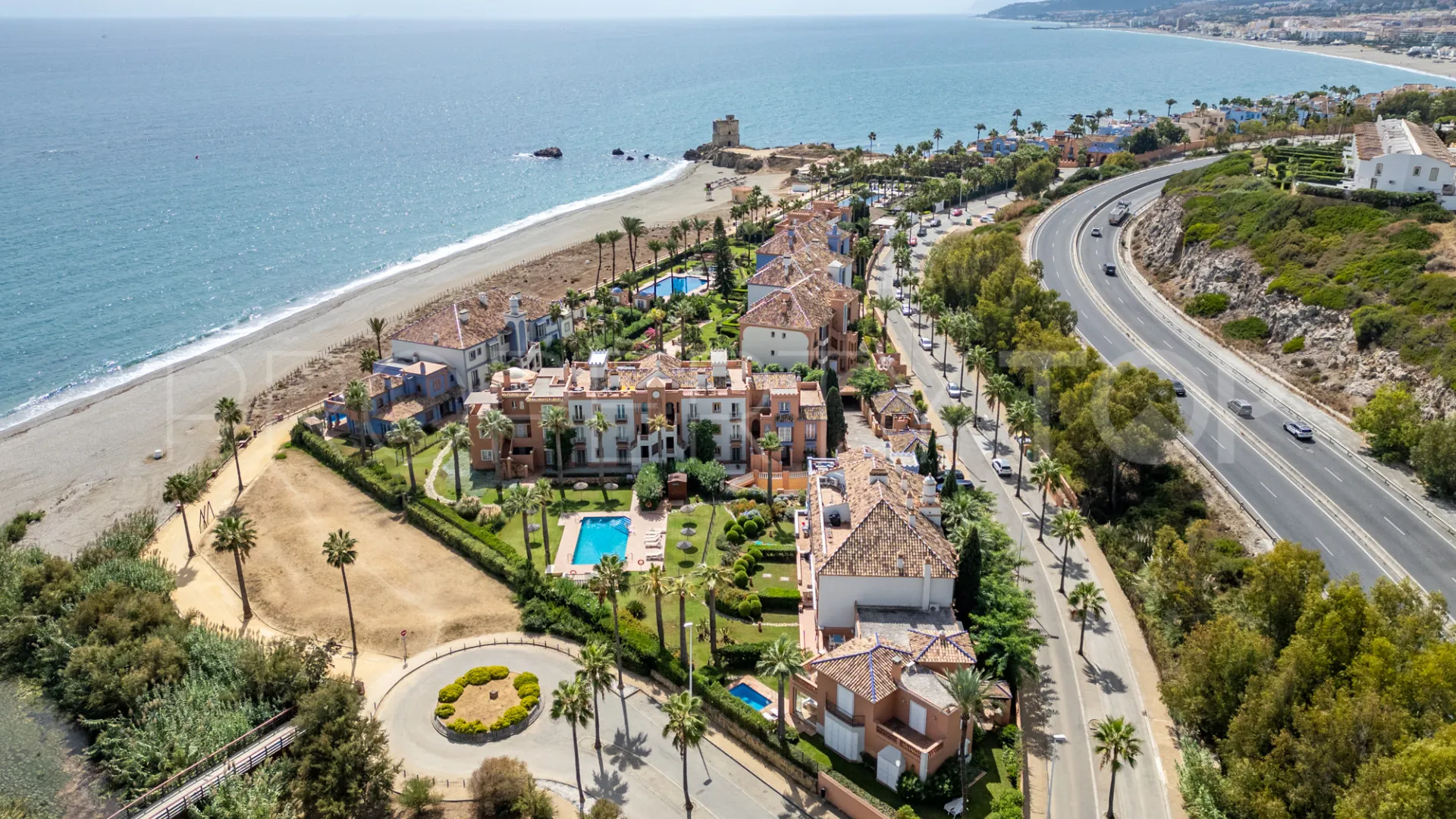 5 bedrooms villa in Bahia de Casares for sale