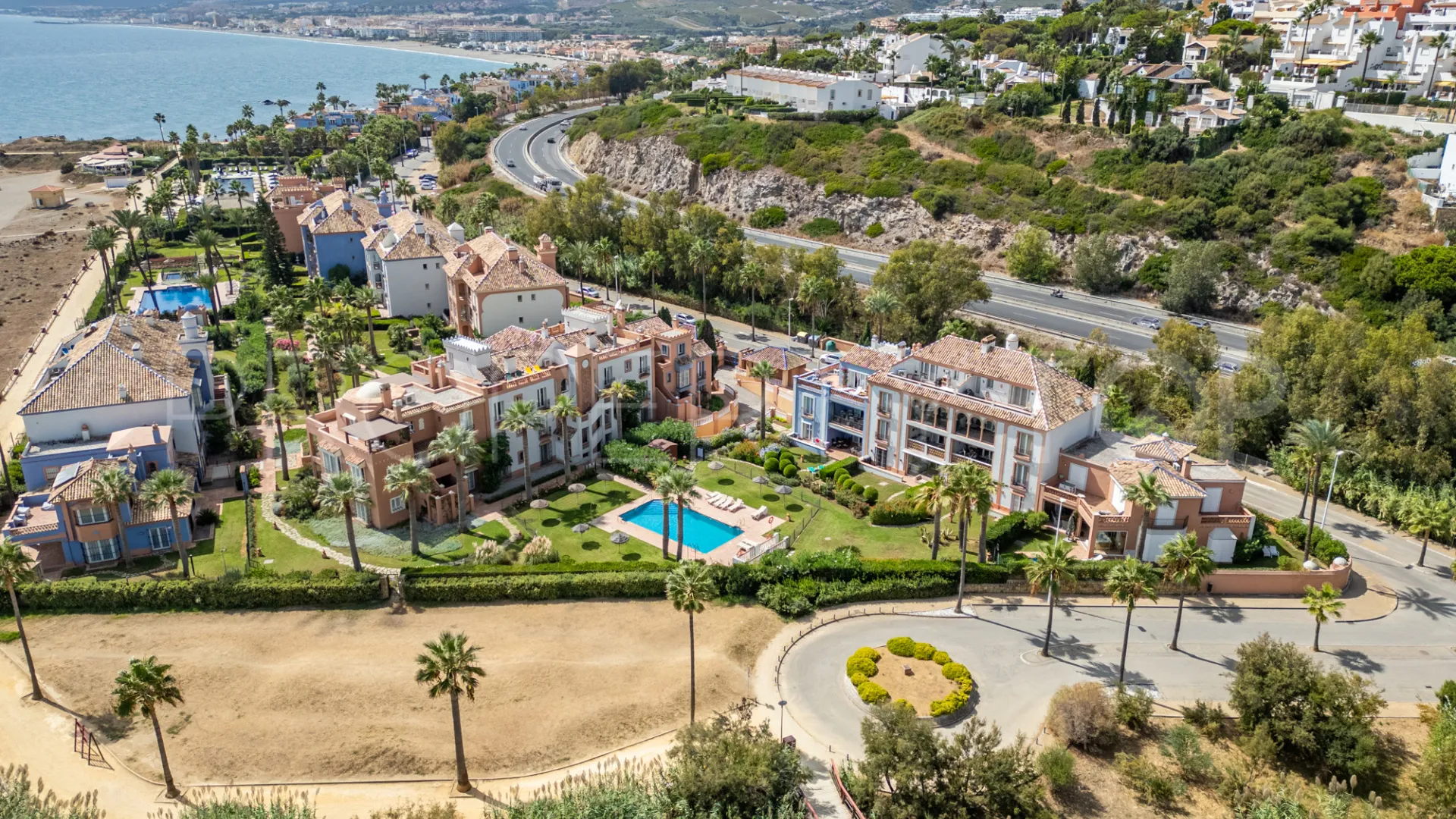 5 bedrooms villa in Bahia de Casares for sale