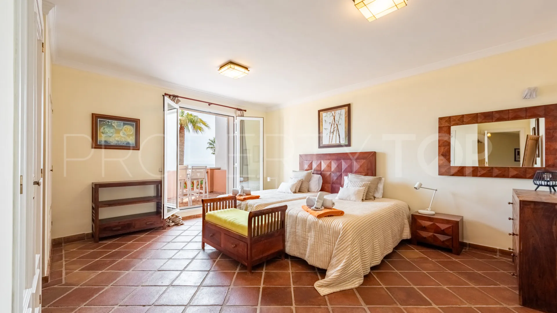 5 bedrooms villa in Bahia de Casares for sale