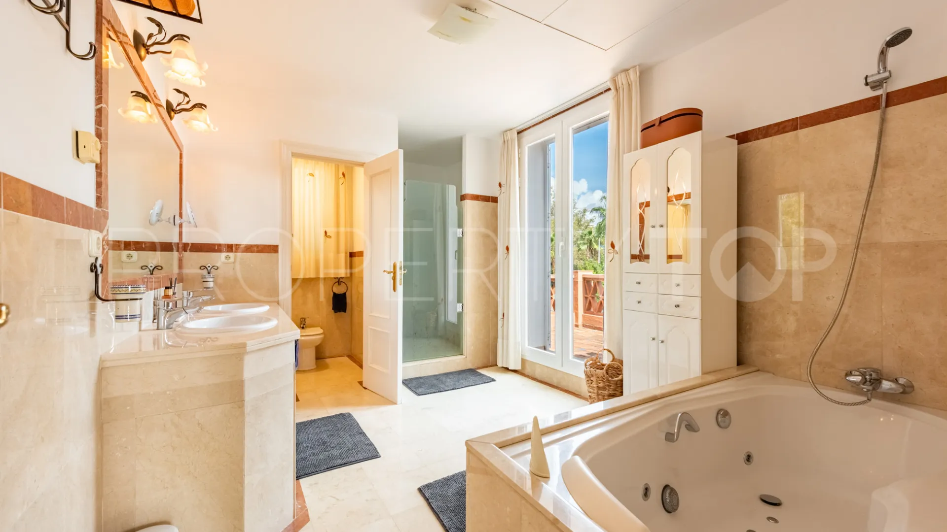 5 bedrooms villa in Bahia de Casares for sale