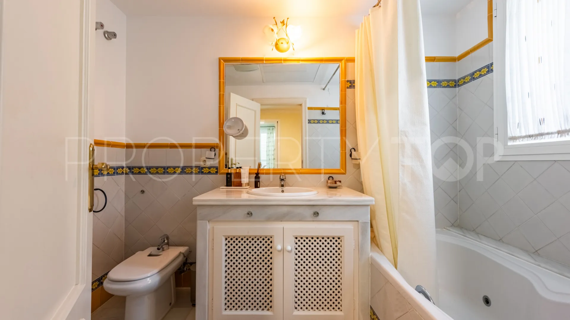 5 bedrooms villa in Bahia de Casares for sale