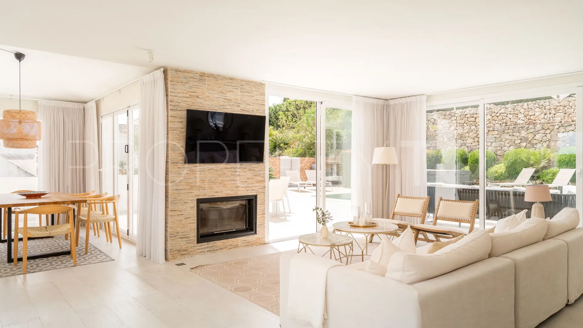 Villa for sale in Los Naranjos Hill Club with 5 bedrooms