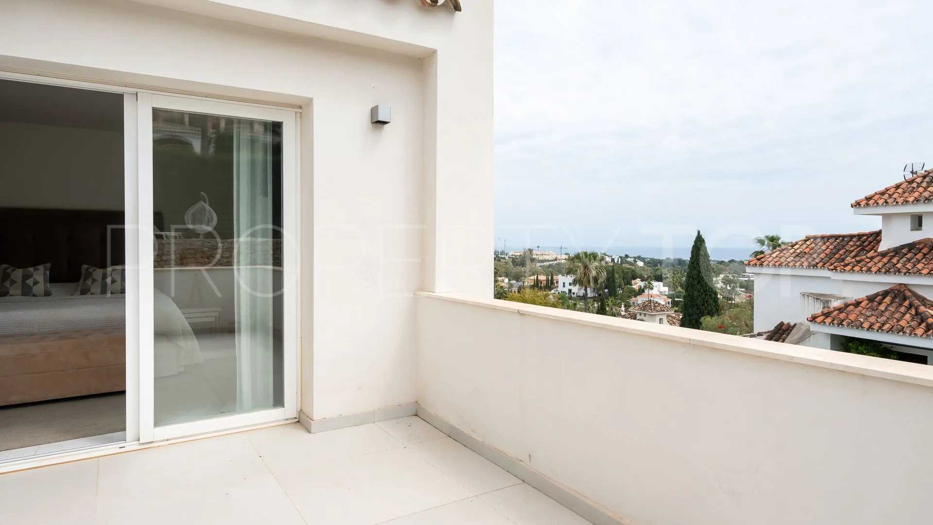 Villa for sale in Los Naranjos Hill Club with 5 bedrooms