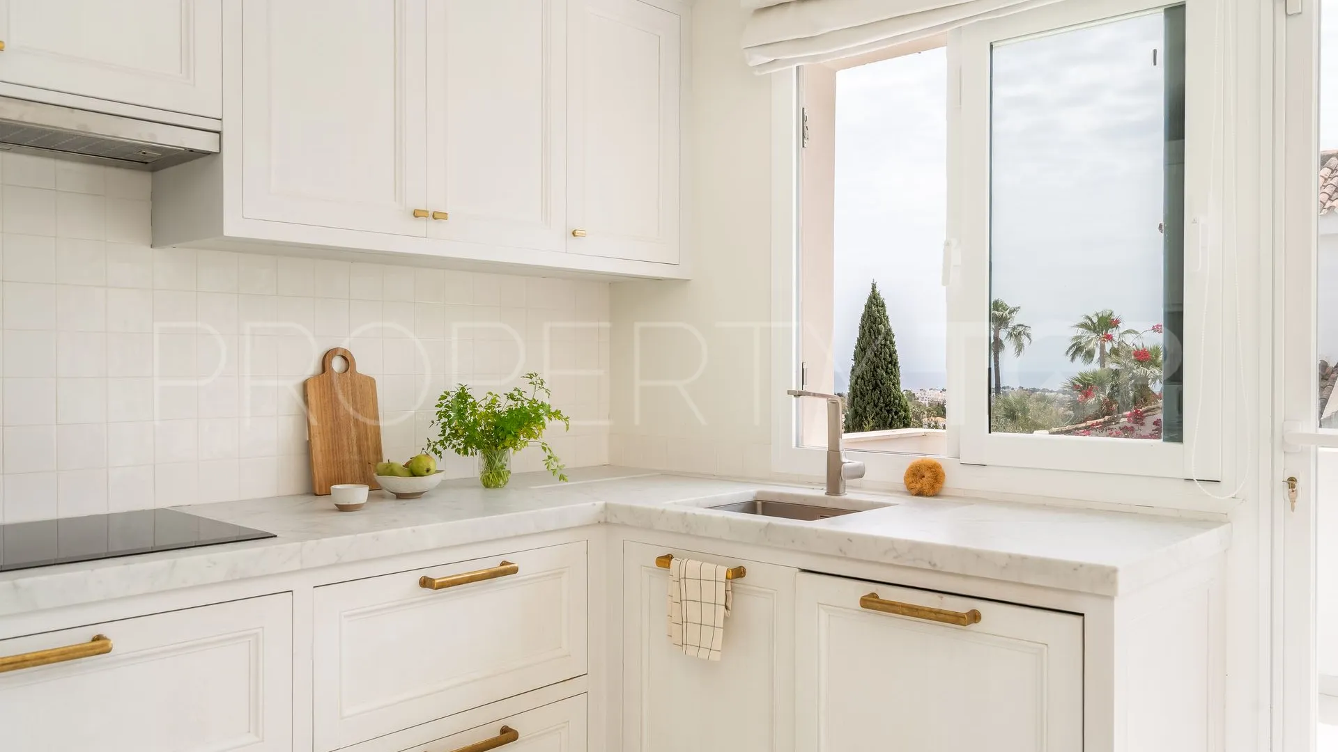 Villa for sale in Los Naranjos Hill Club with 5 bedrooms