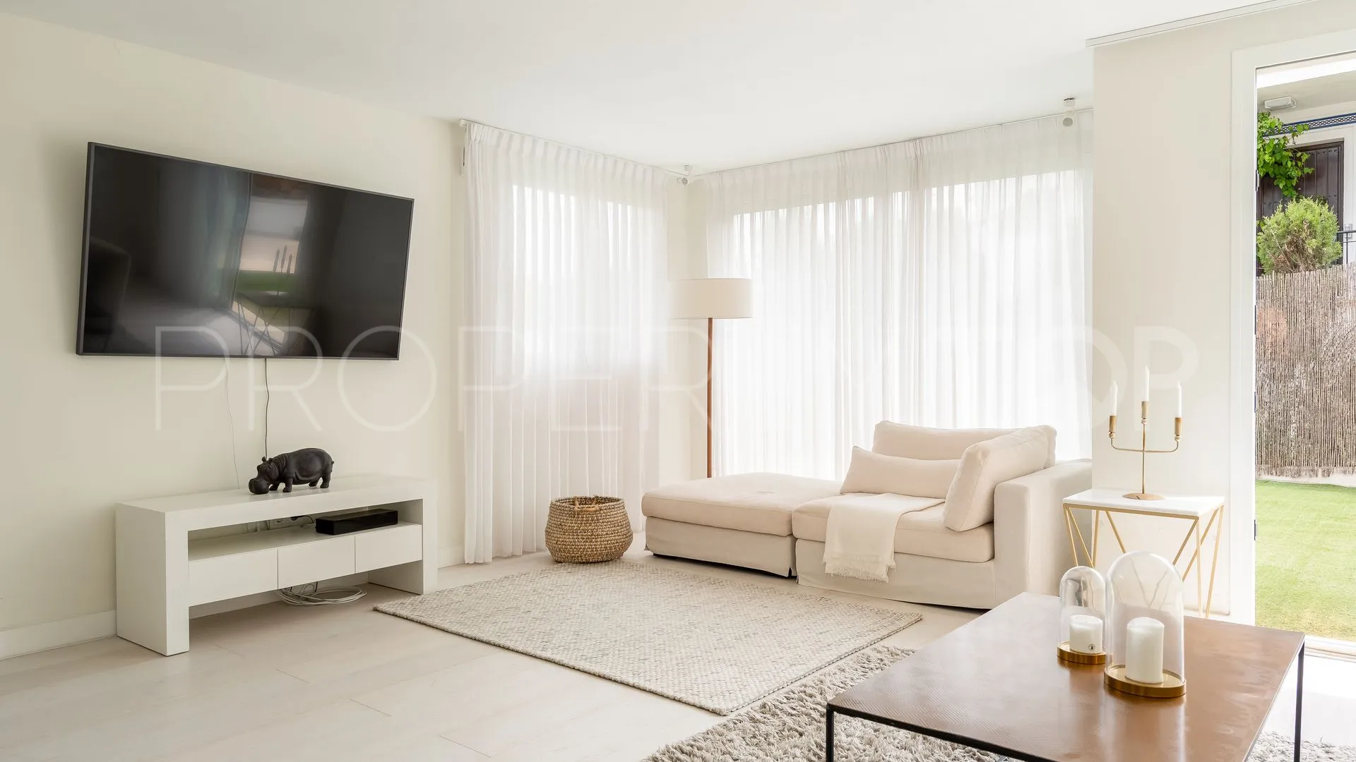 Villa for sale in Los Naranjos Hill Club with 5 bedrooms