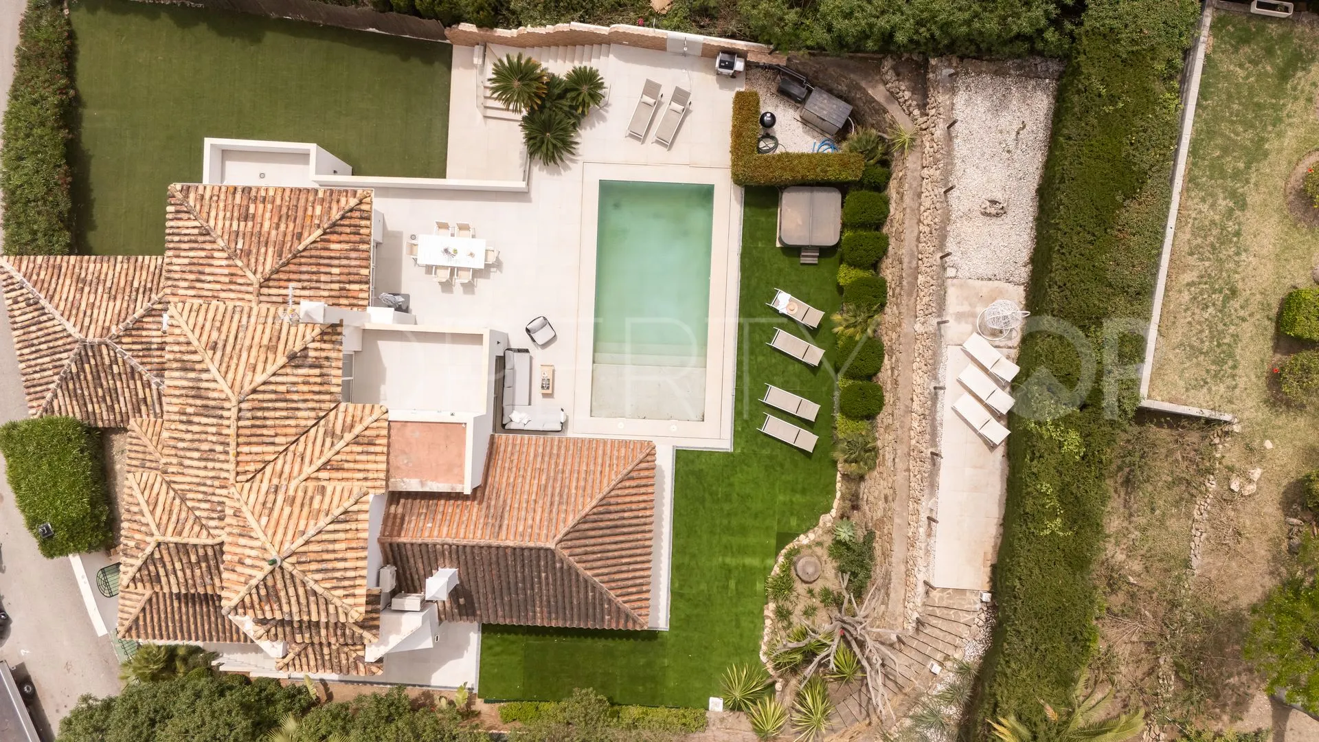 Villa for sale in Los Naranjos Hill Club with 5 bedrooms