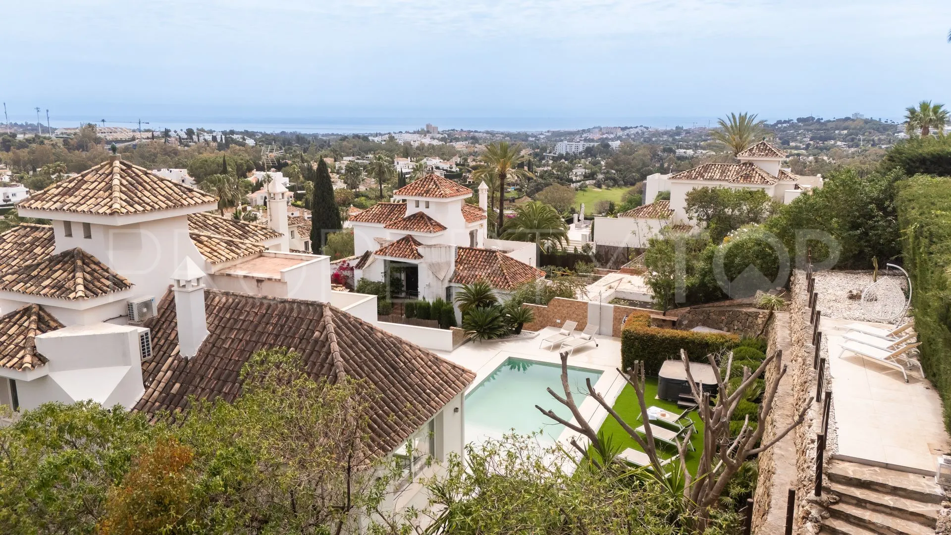 Villa for sale in Los Naranjos Hill Club with 5 bedrooms