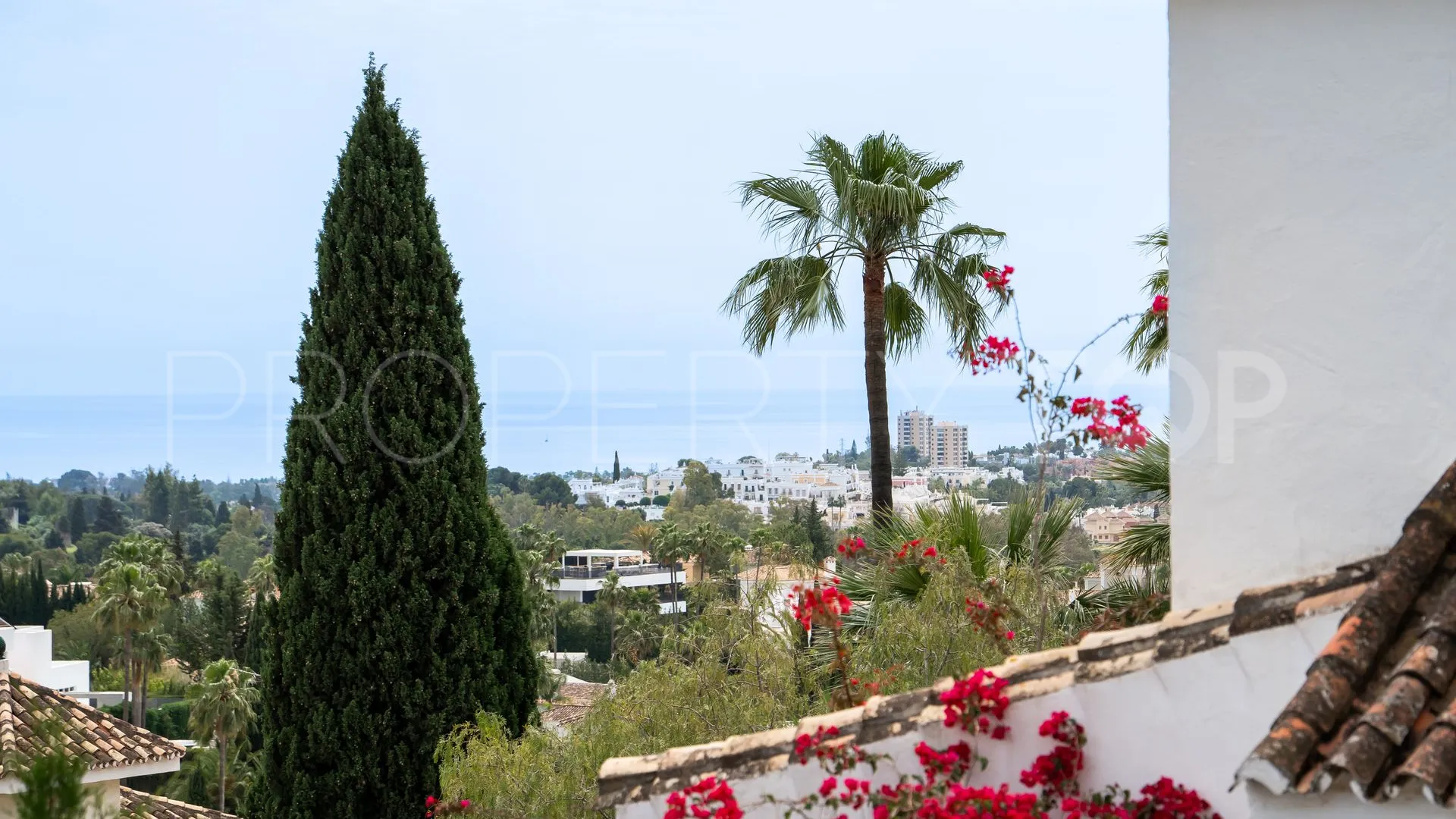 Villa for sale in Los Naranjos Hill Club with 5 bedrooms